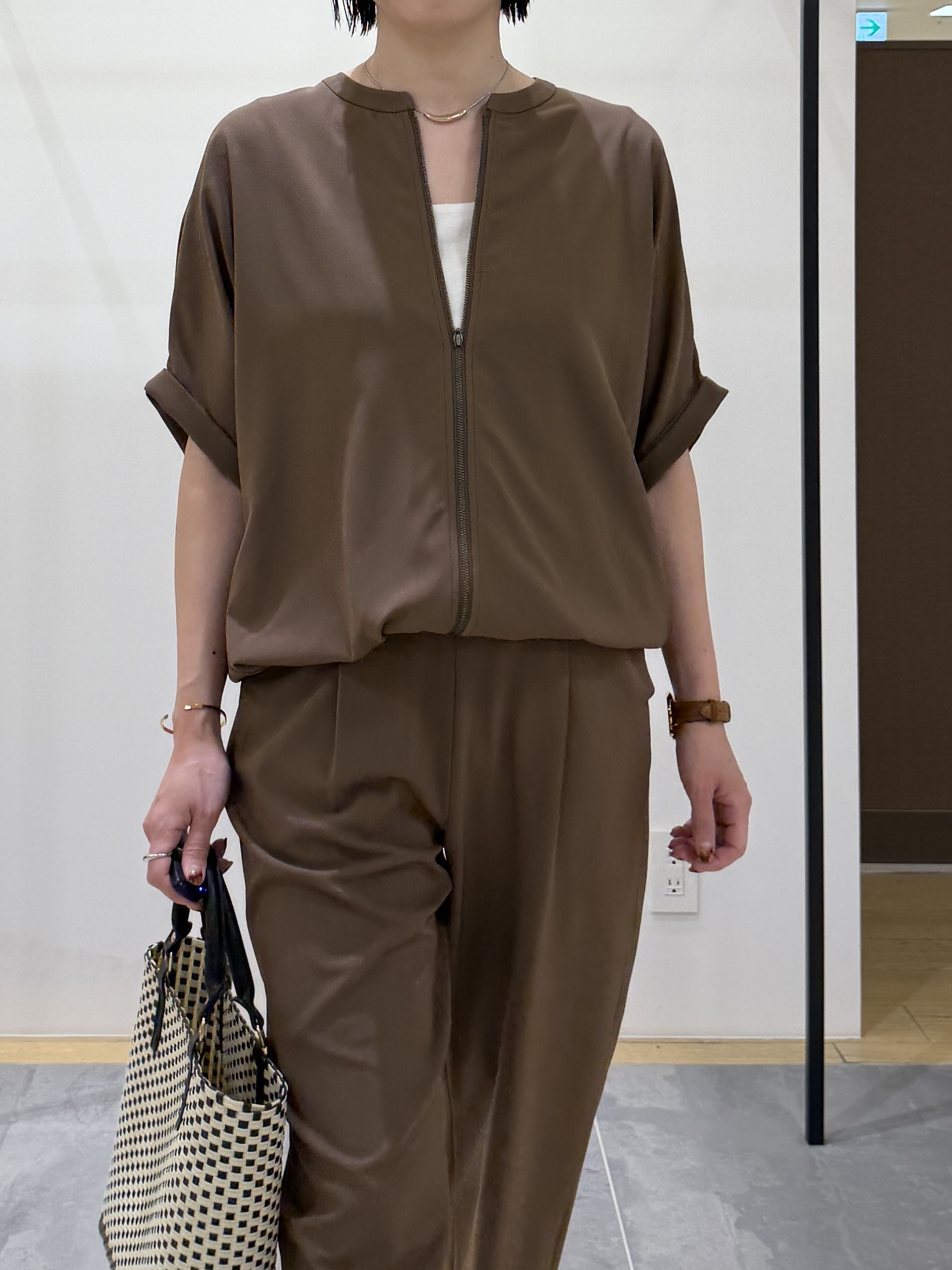 shihoさんの「INDIVI｜【着る日傘】ドルマンフォルムブルゾン」を使ったコーディネート