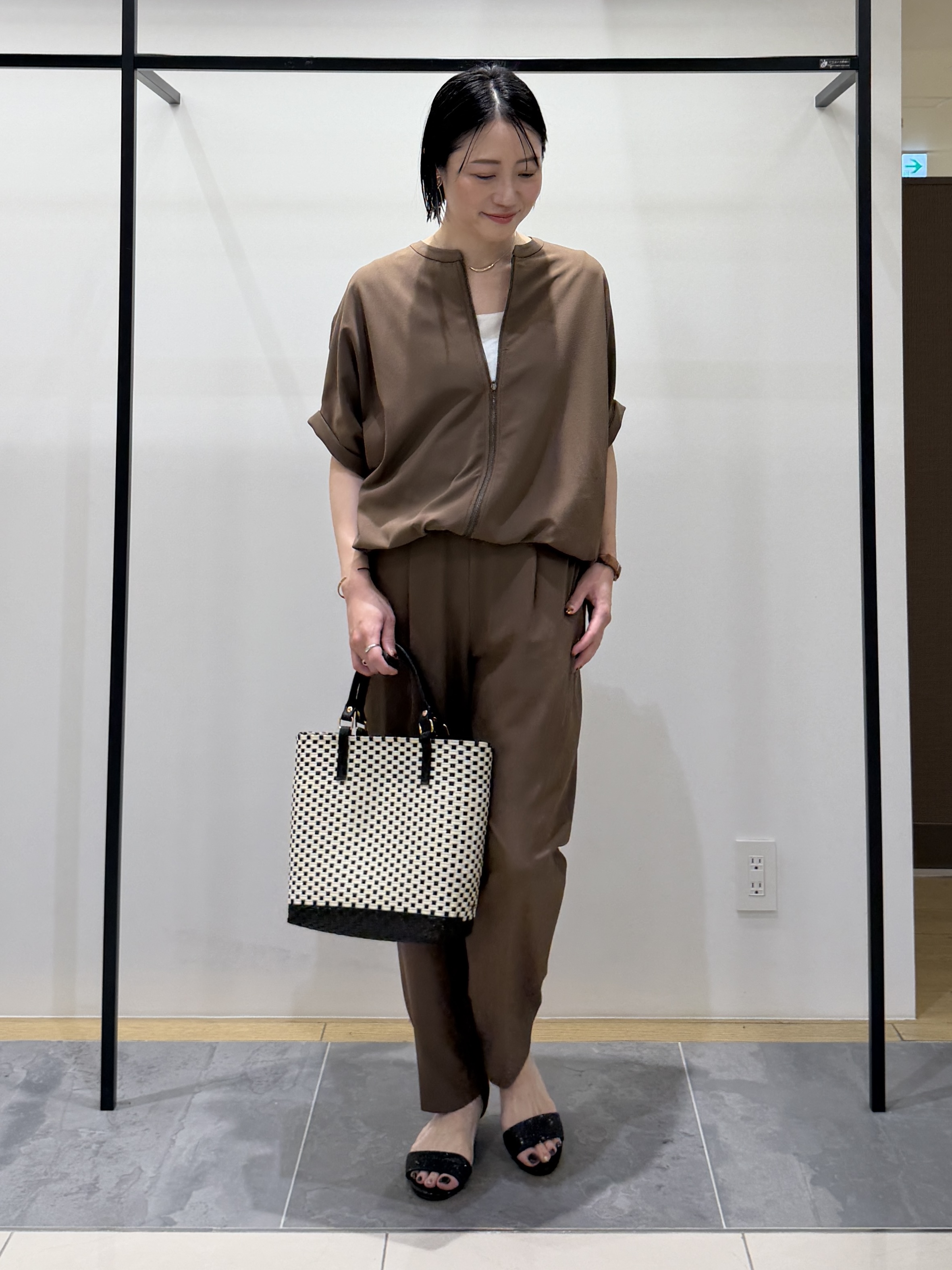shihoさんの「INDIVI｜【着る日傘】ドルマンフォルムブルゾン」を使ったコーディネート