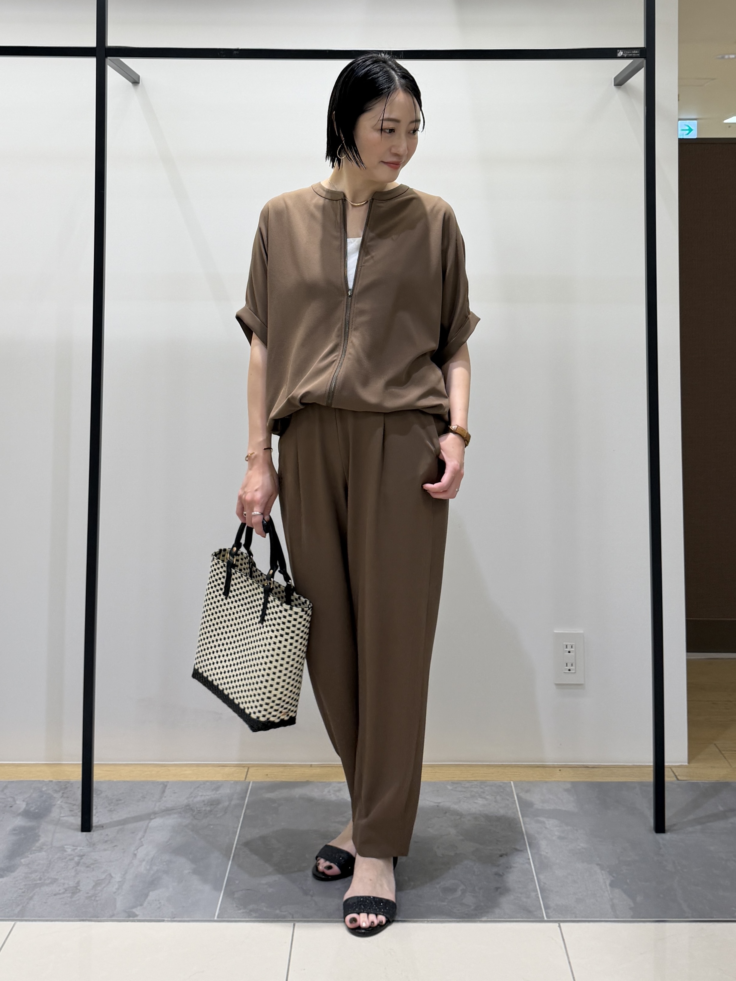 shihoさんの「INDIVI｜【着る日傘】ドルマンフォルムブルゾン」を使ったコーディネート