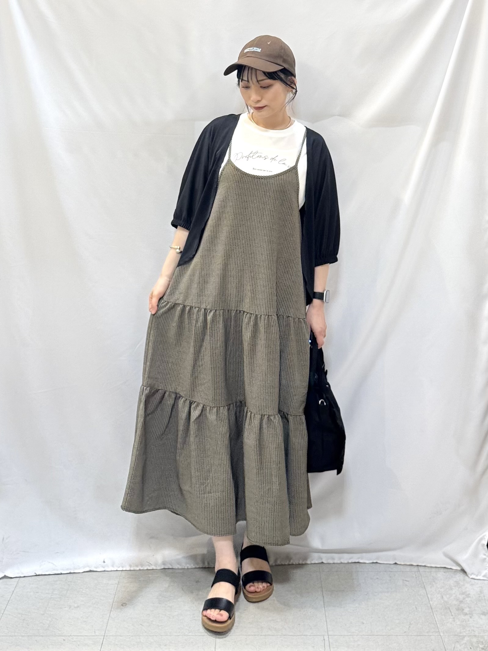 𝐇𝐢𝐫𝐨𝐦𝐢さんの「SHOO･LA･RUE｜【ひんやり/UV/洗濯機可】体型カバーも叶う さらさら五分袖ボレロカーディガン」を使ったコーディネート