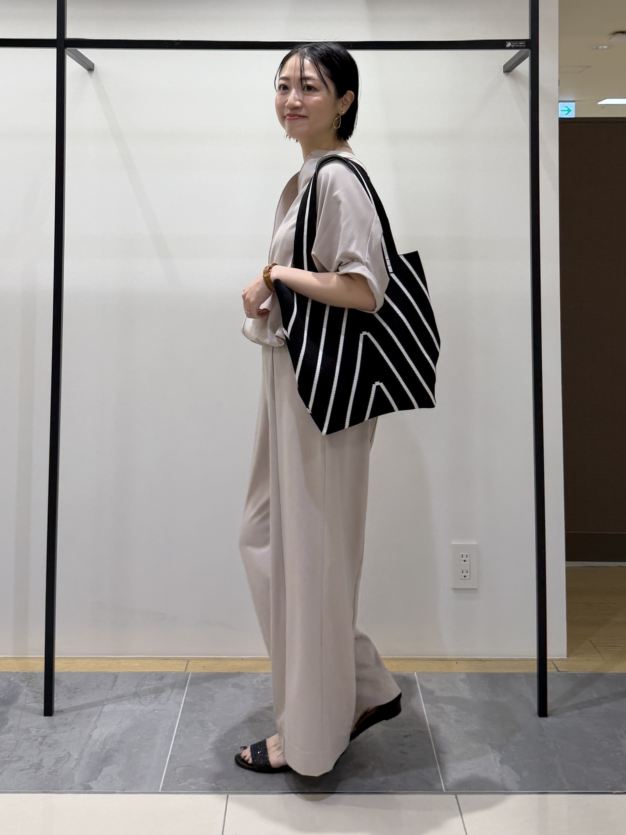 shihoさんの「INDIVI｜【着る日傘】ドルマンフォルムブルゾン」を使ったコーディネート