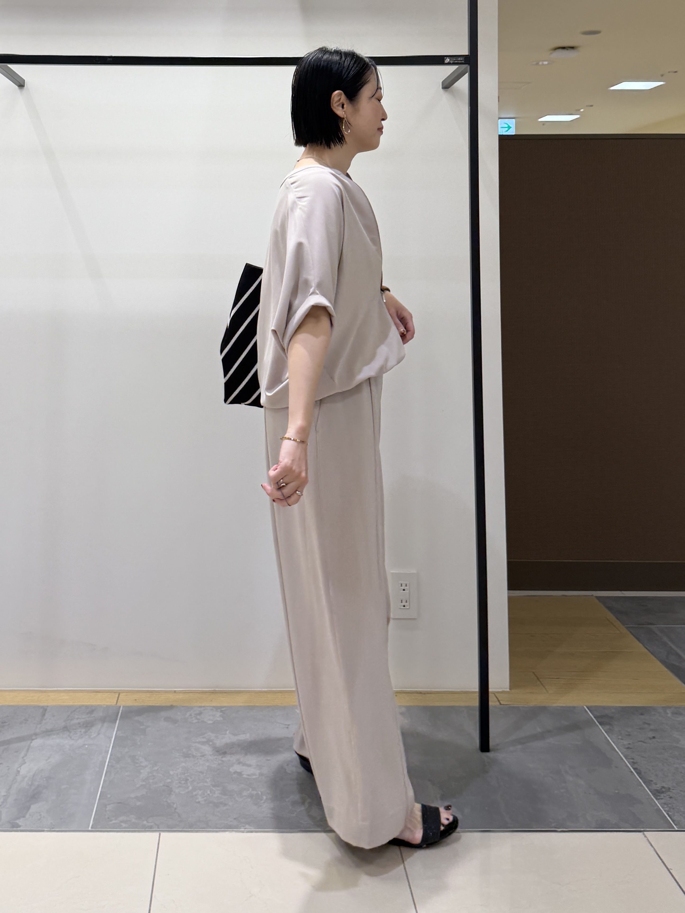 shihoさんの「INDIVI｜【着る日傘】ドルマンフォルムブルゾン」を使ったコーディネート