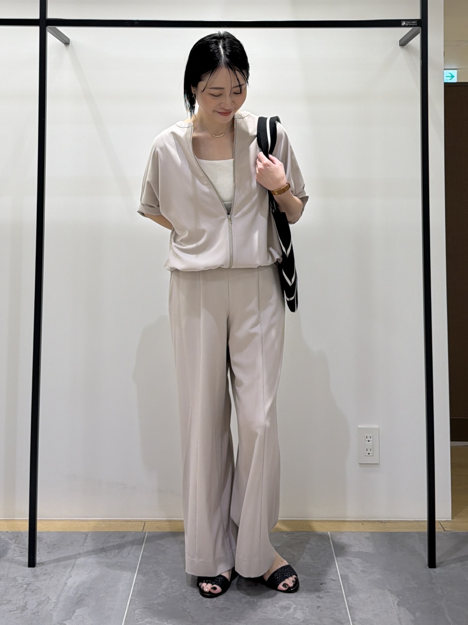 shihoさんの「INDIVI｜【着る日傘】ドルマンフォルムブルゾン」を使ったコーディネート