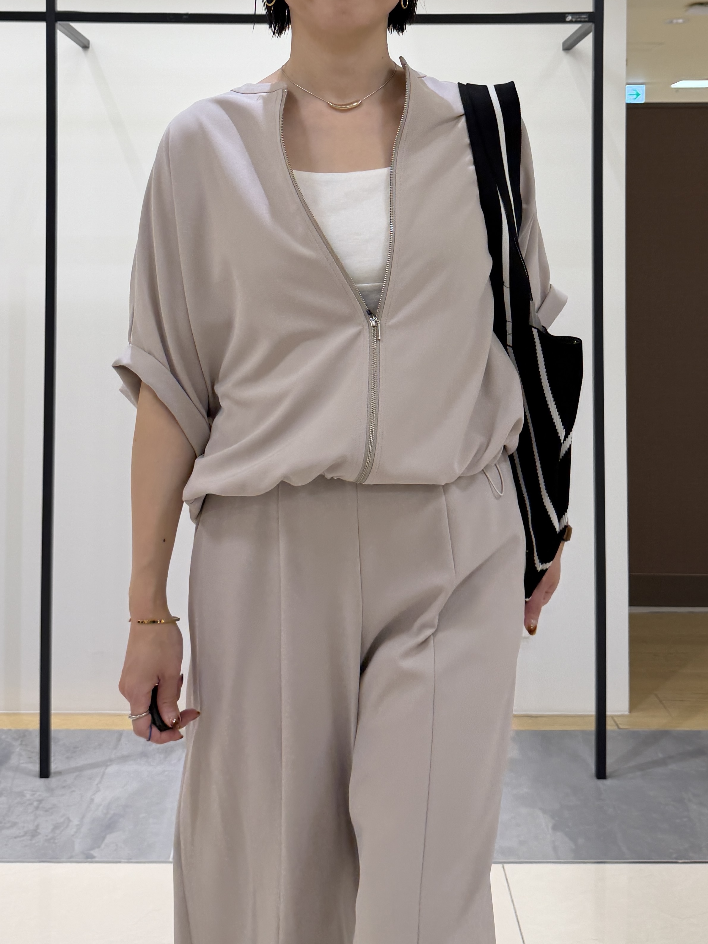 shihoさんの「INDIVI｜【着る日傘】ドルマンフォルムブルゾン」を使ったコーディネート