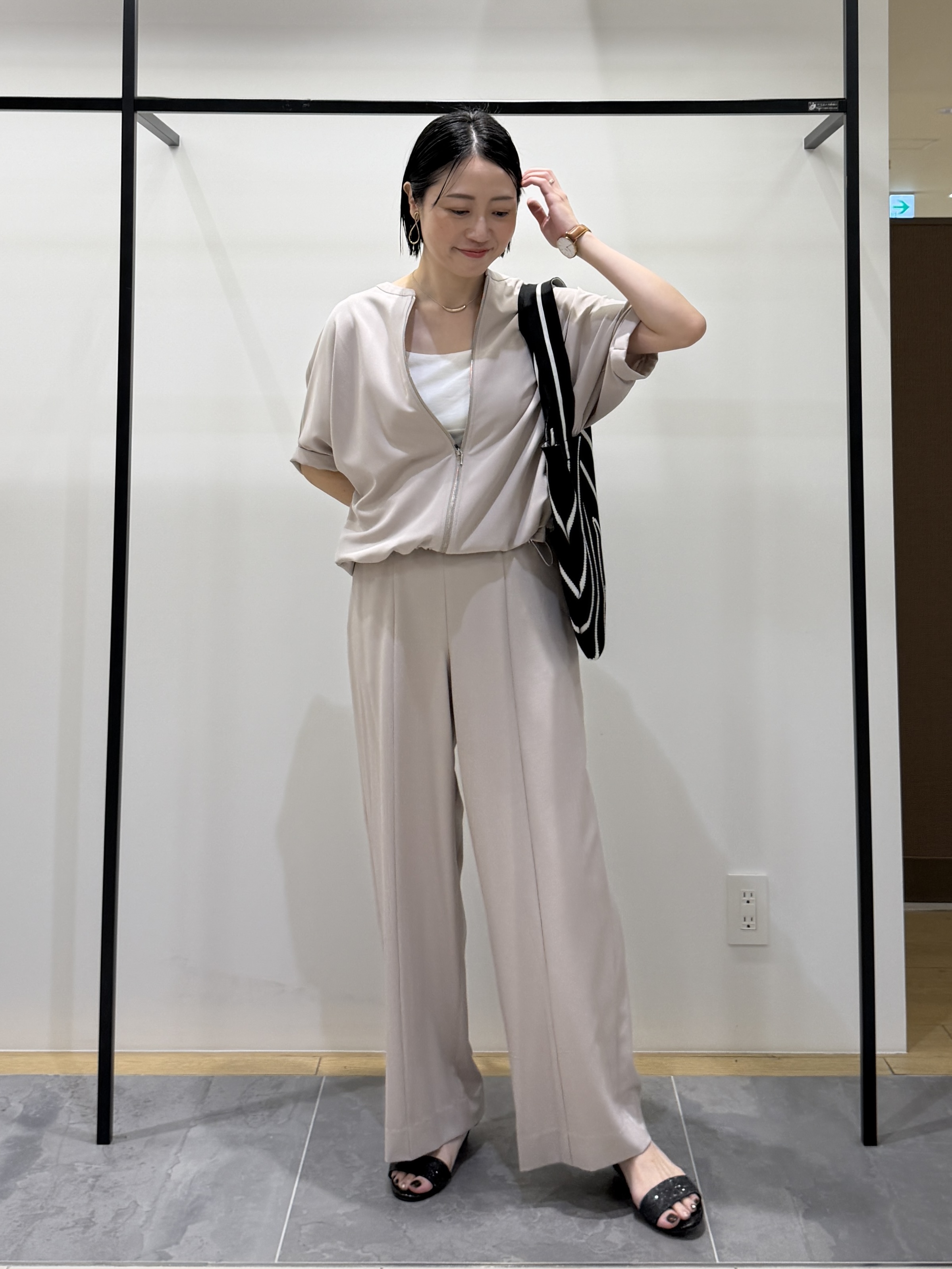 shihoさんの「INDIVI｜【着る日傘】ドルマンフォルムブルゾン」を使ったコーディネート