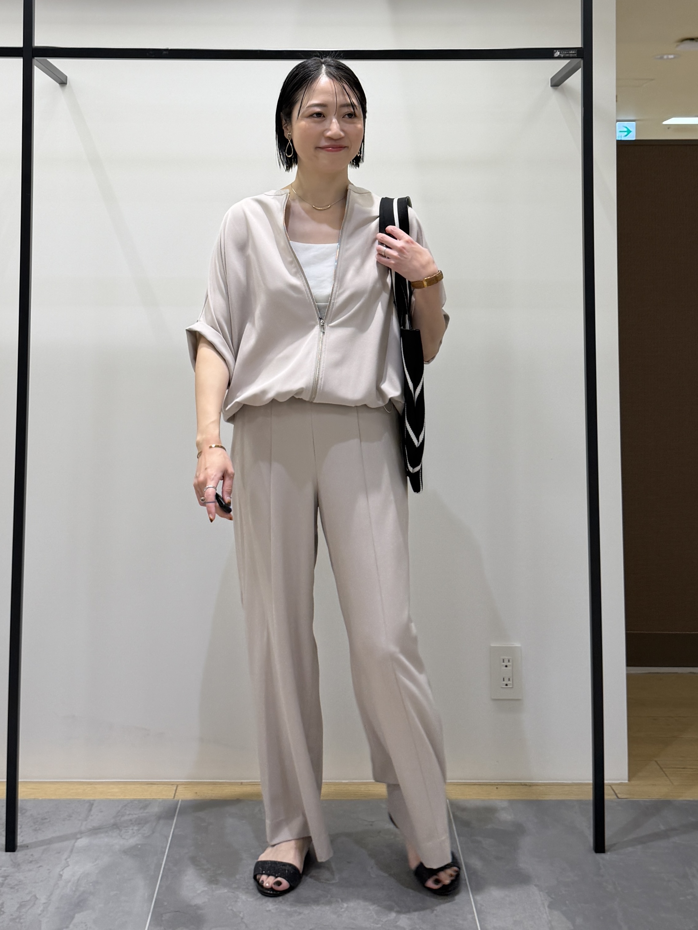 shihoさんの「INDIVI｜【着る日傘】ドルマンフォルムブルゾン」を使ったコーディネート