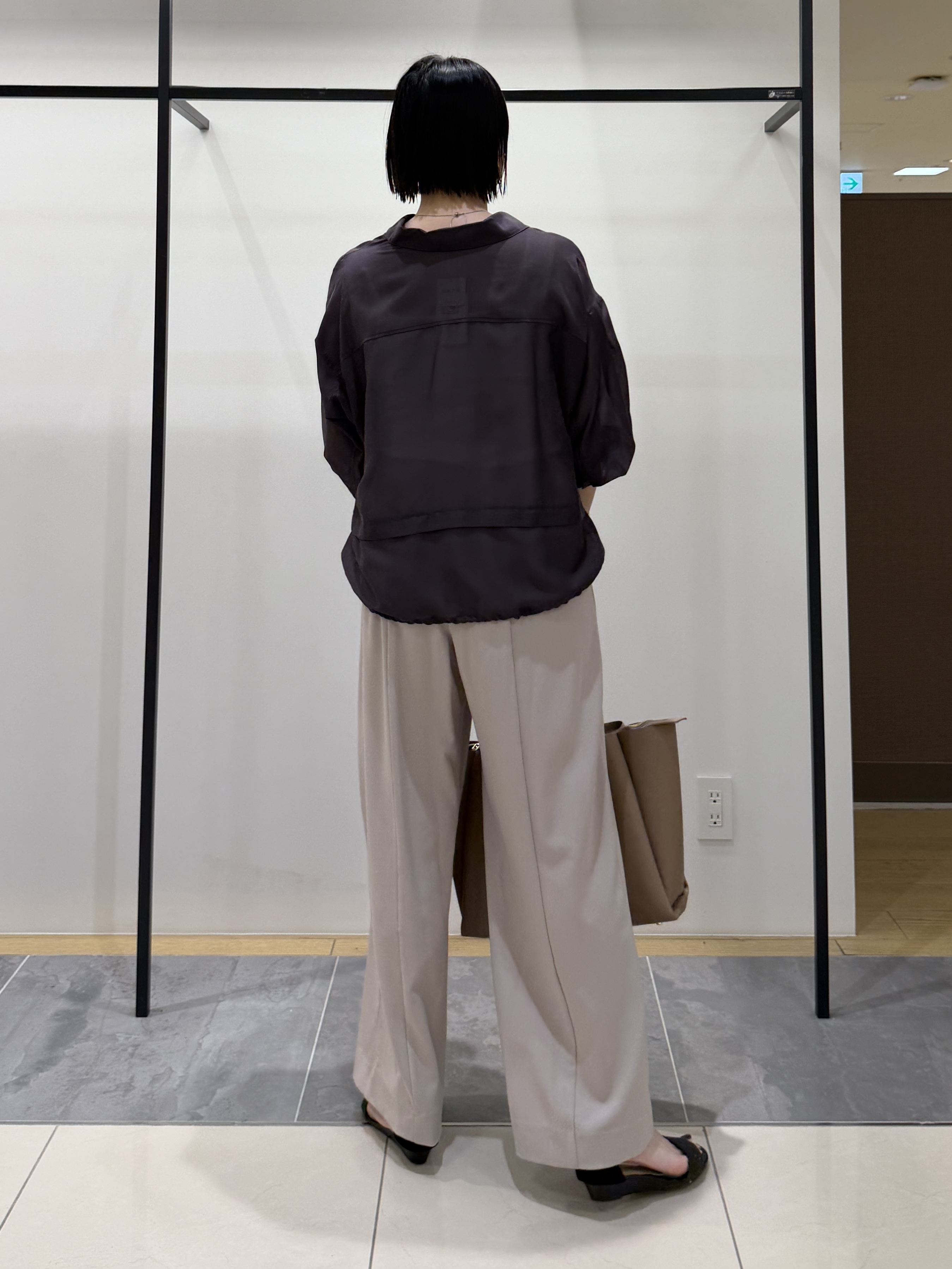 shihoさんの「INDIVI｜【接触冷感／洗える／2WAY】ドロスト付 シアーシャンブレーシャツ」を使ったコーディネート