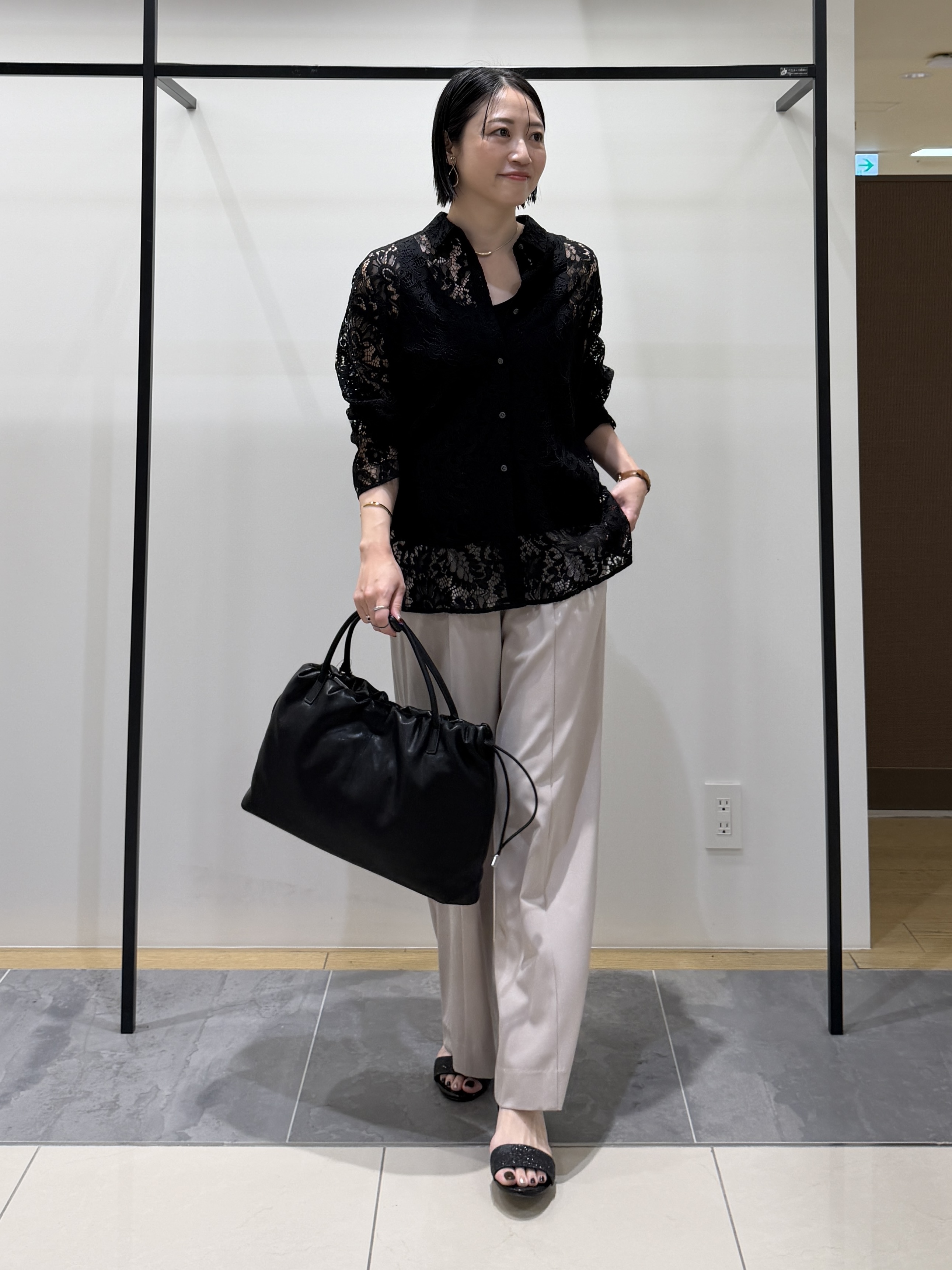 shihoさんの「INDIVI｜【洗える／トレンド】大人レースシャツ」を使ったコーディネート