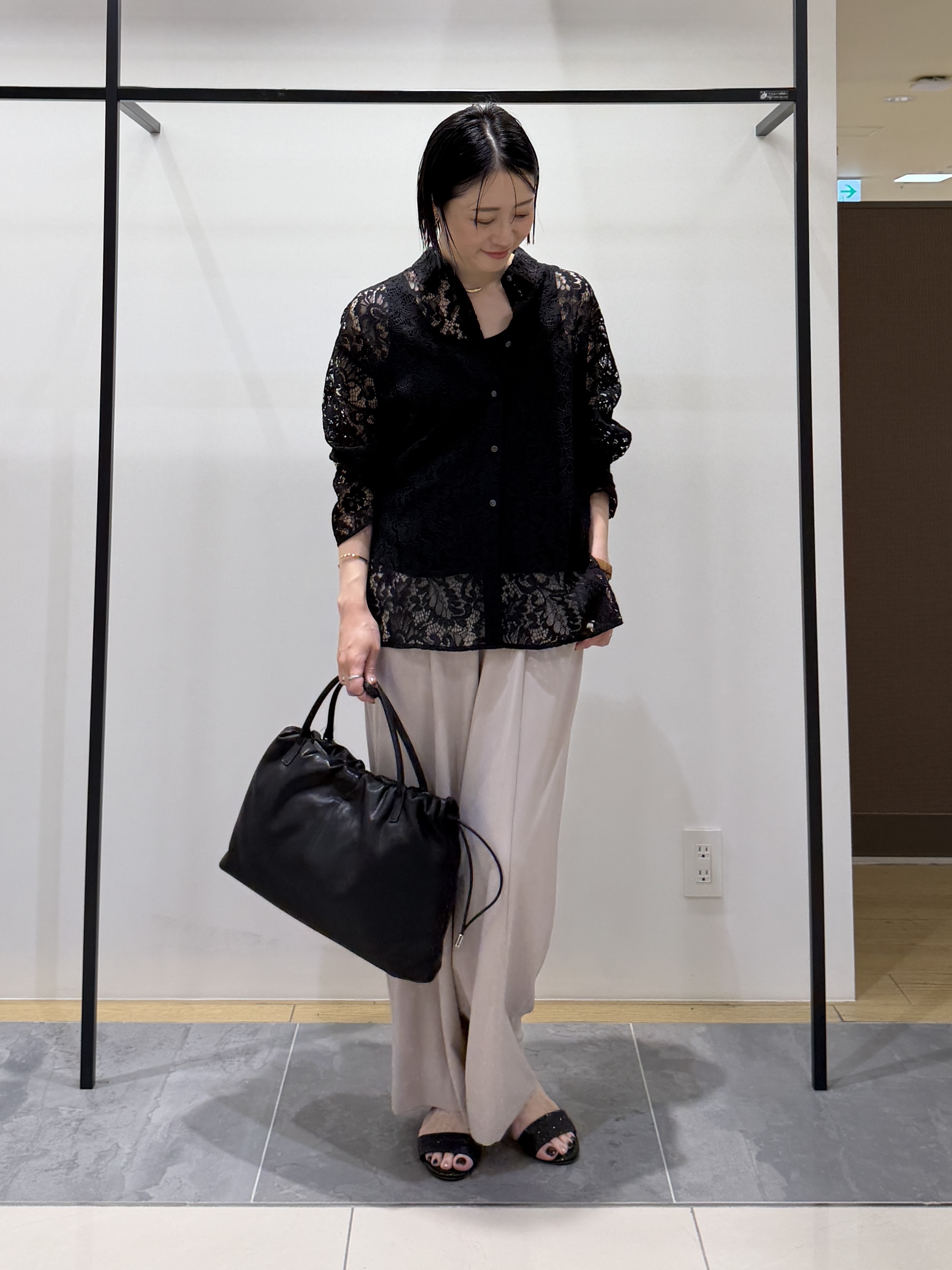 shihoさんの「INDIVI｜【洗える／トレンド】大人レースシャツ」を使ったコーディネート