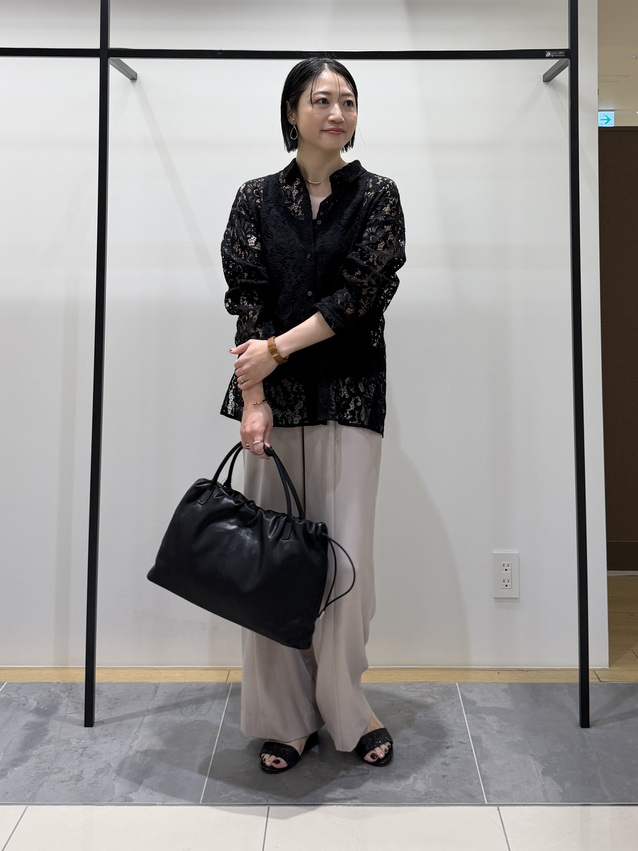 shihoさんの「INDIVI｜【洗える／トレンド】大人レースシャツ」を使ったコーディネート