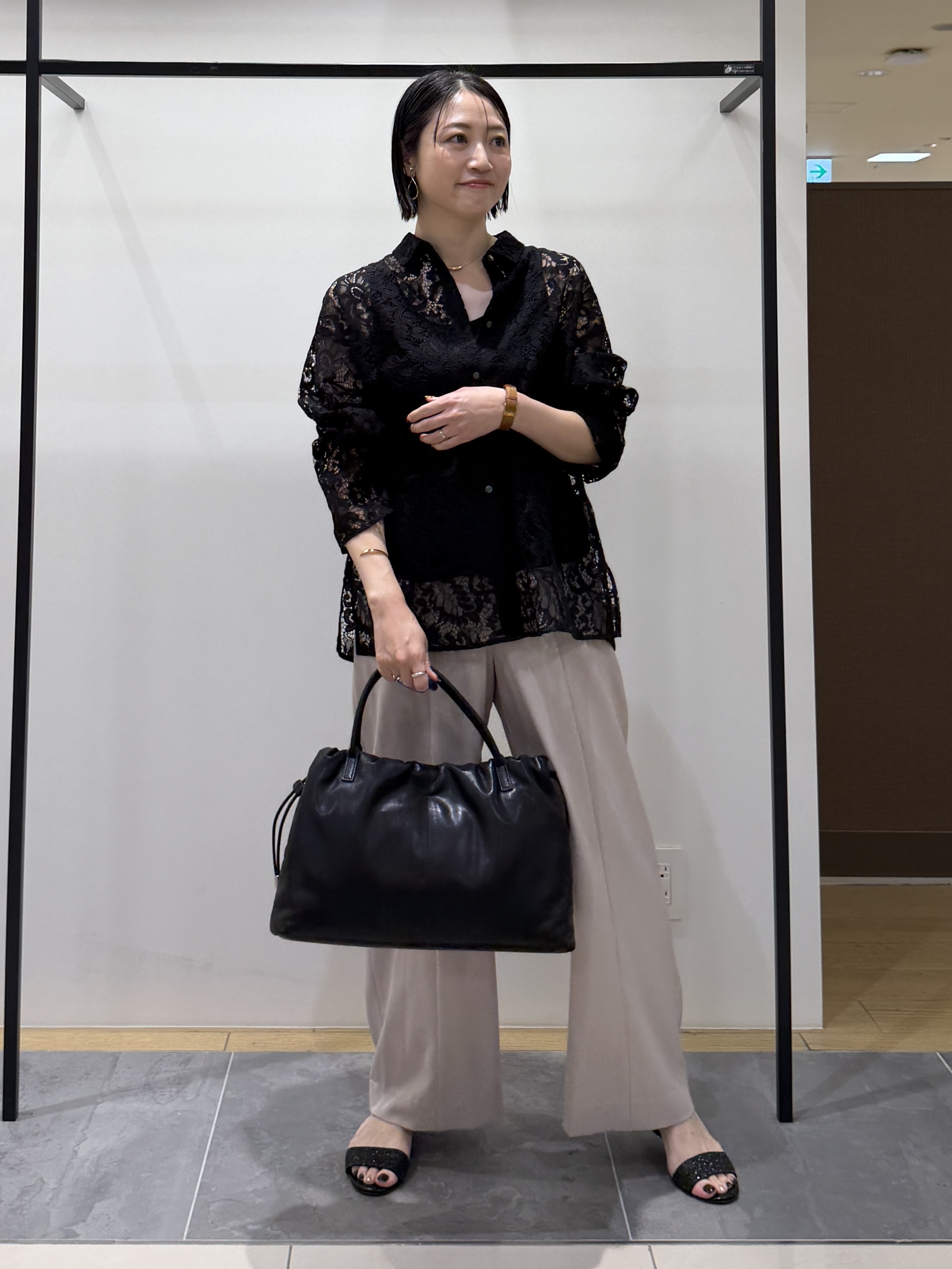 shihoさんの「INDIVI｜【洗える／トレンド】大人レースシャツ」を使ったコーディネート