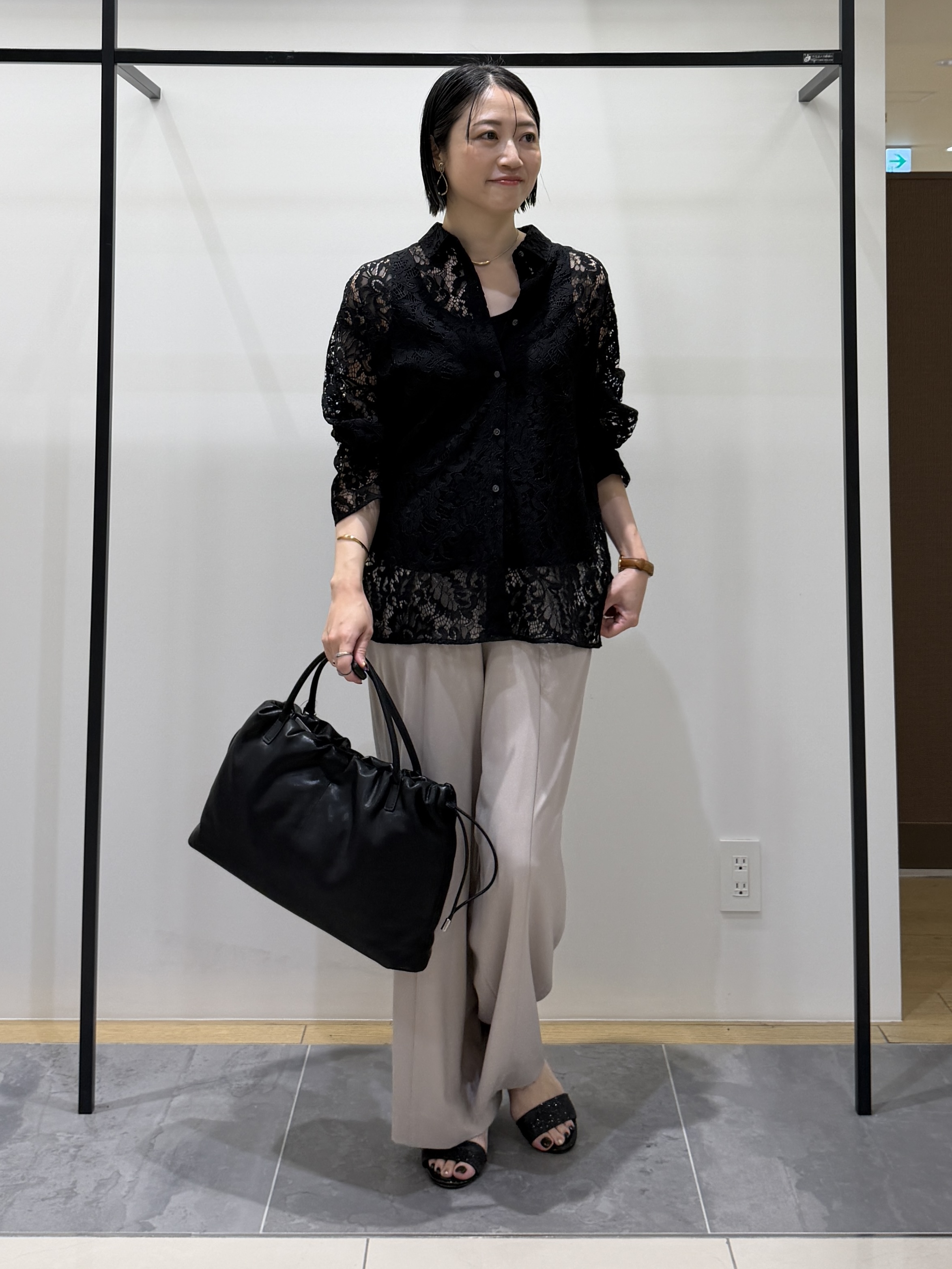 shihoさんの「INDIVI｜【洗える／トレンド】大人レースシャツ」を使ったコーディネート