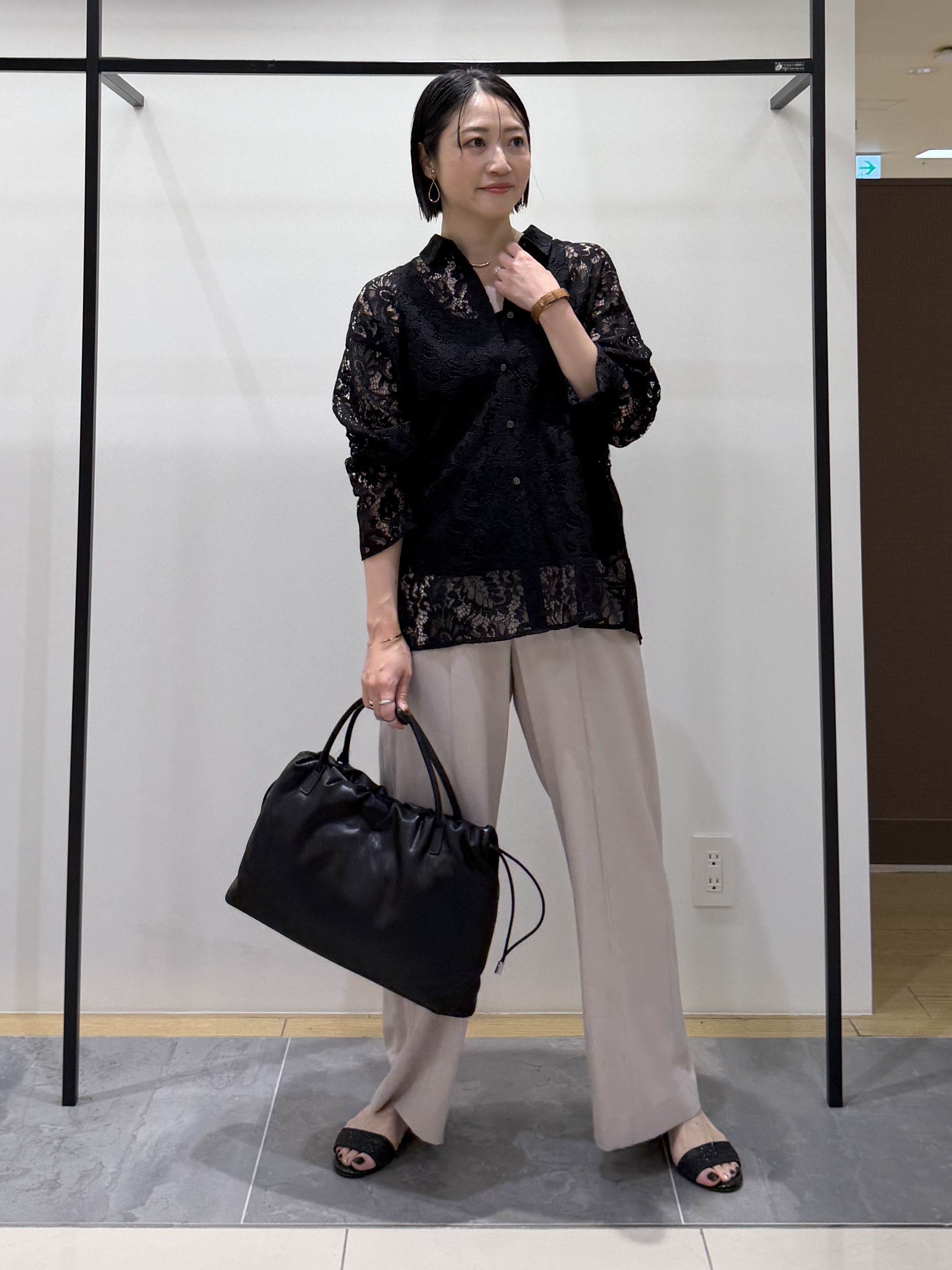 shihoさんの「INDIVI｜【洗える／トレンド】大人レースシャツ」を使ったコーディネート
