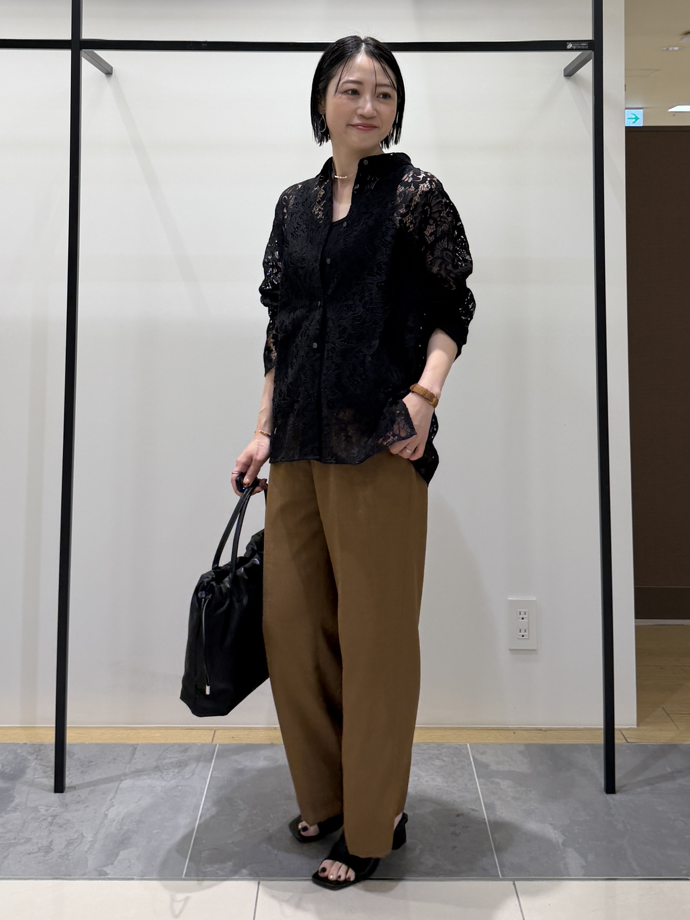 shihoさんの「INDIVI｜【洗える／トレンド】大人レースシャツ」を使ったコーディネート