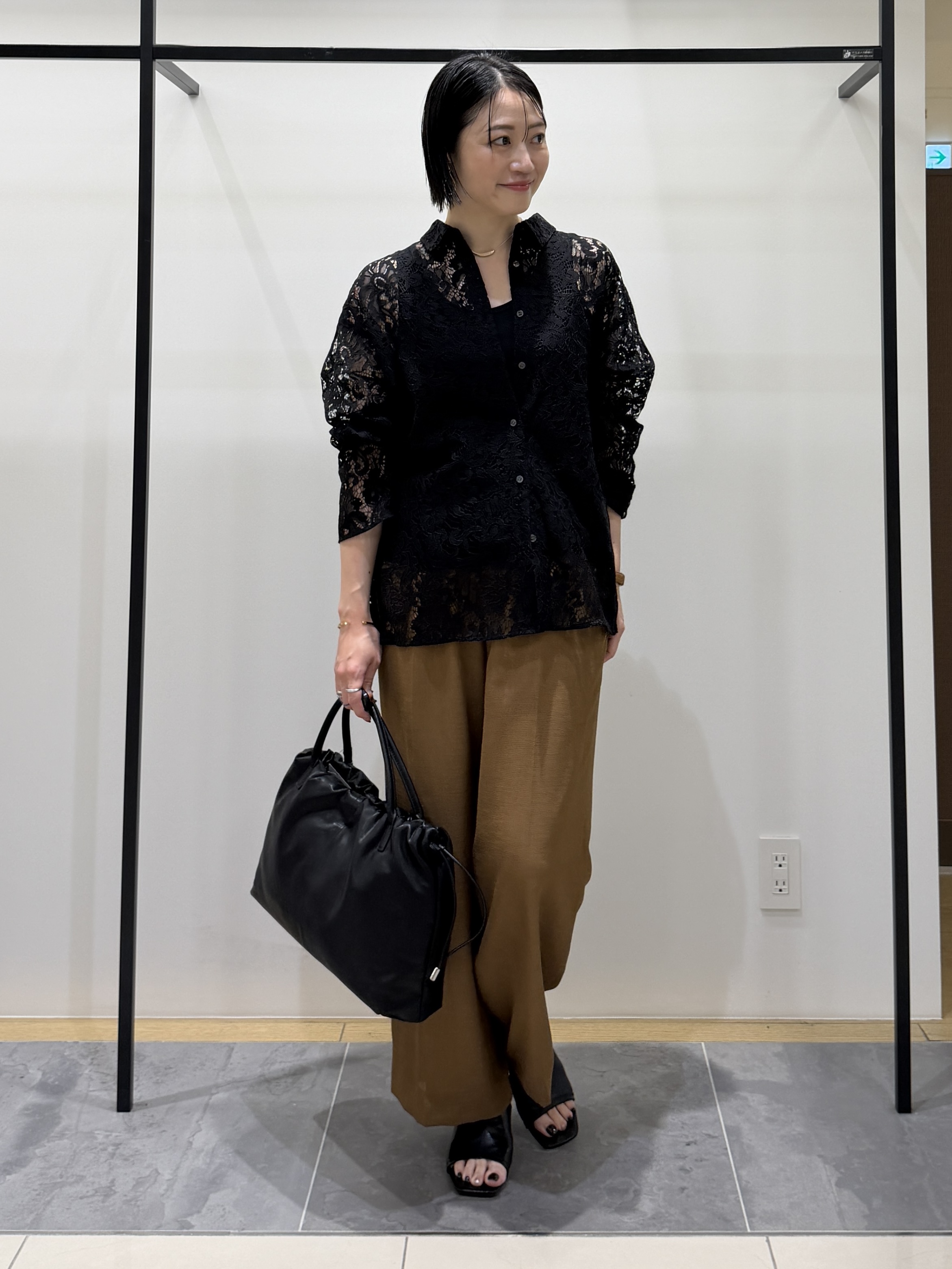 shihoさんの「INDIVI｜【洗える／トレンド】大人レースシャツ」を使ったコーディネート