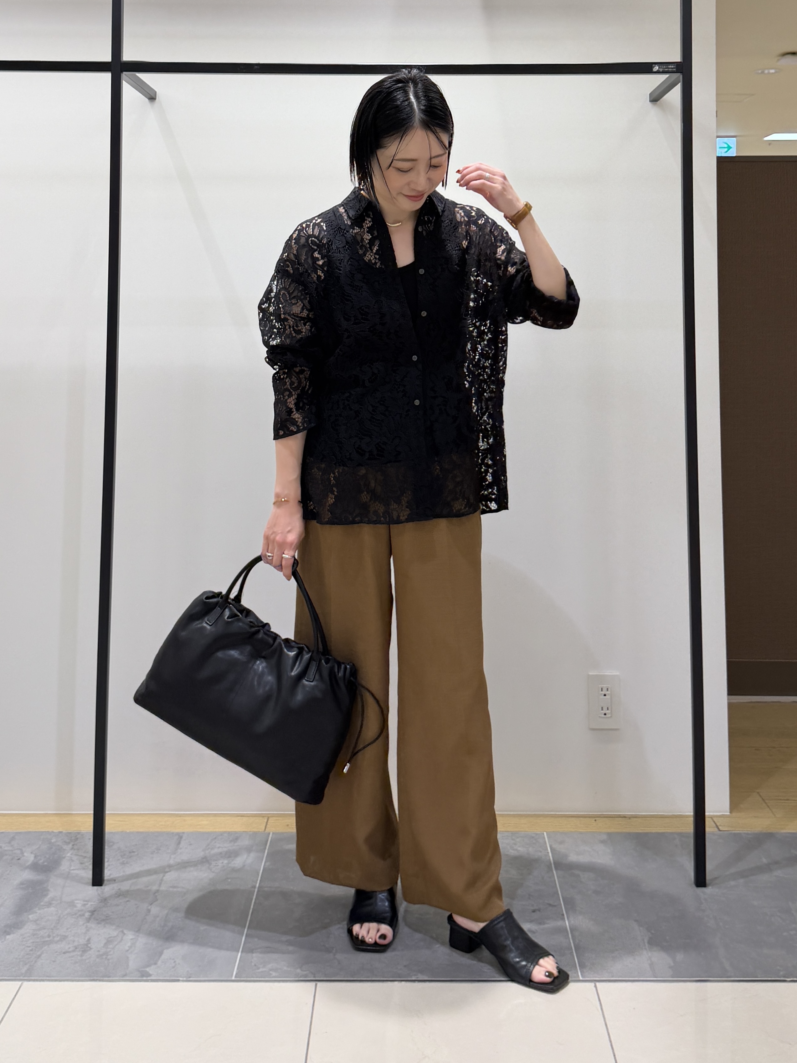 shihoさんの「INDIVI｜【洗える／トレンド】大人レースシャツ」を使ったコーディネート