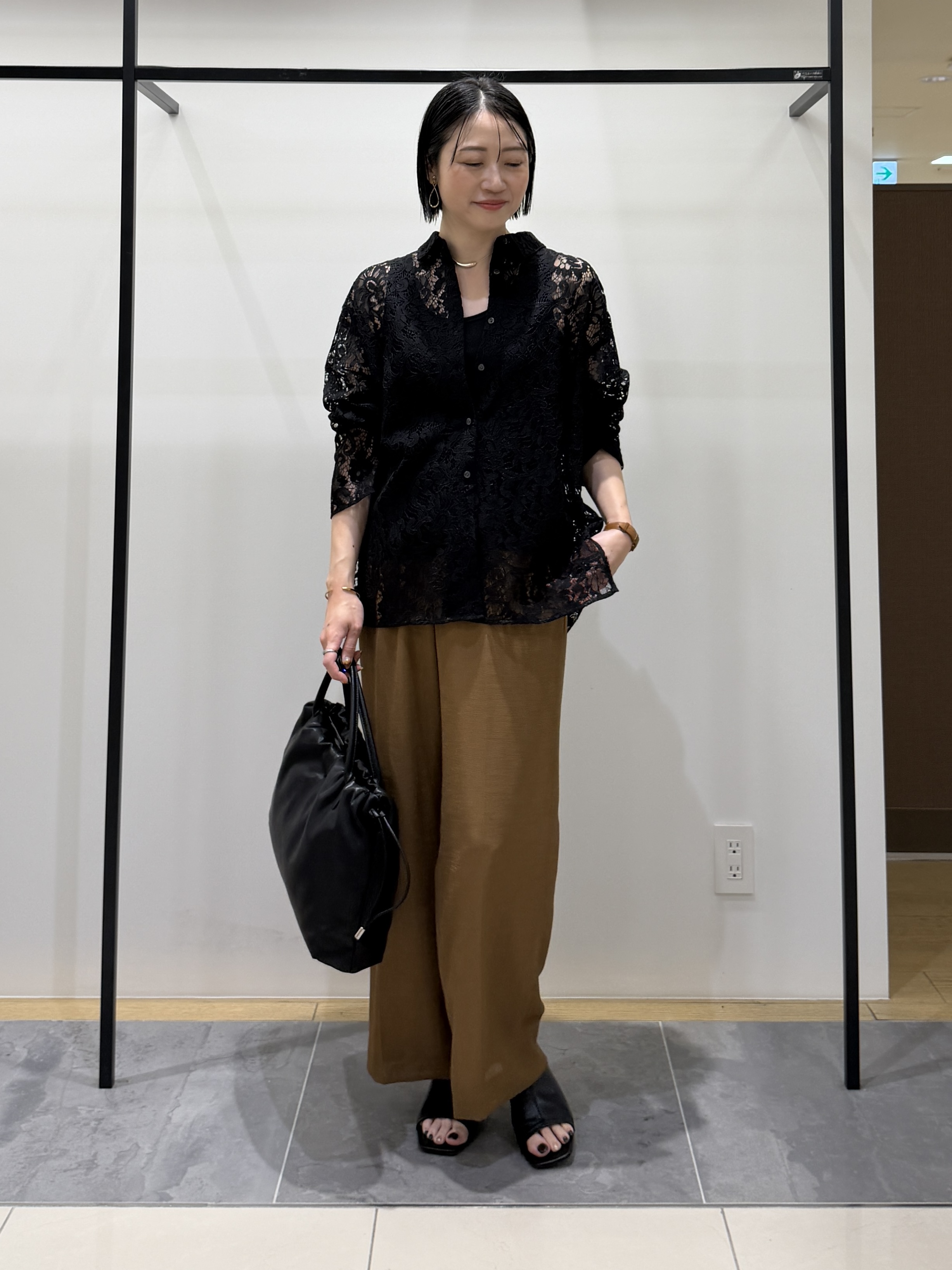 shihoさんの「INDIVI｜【洗える／トレンド】大人レースシャツ」を使ったコーディネート