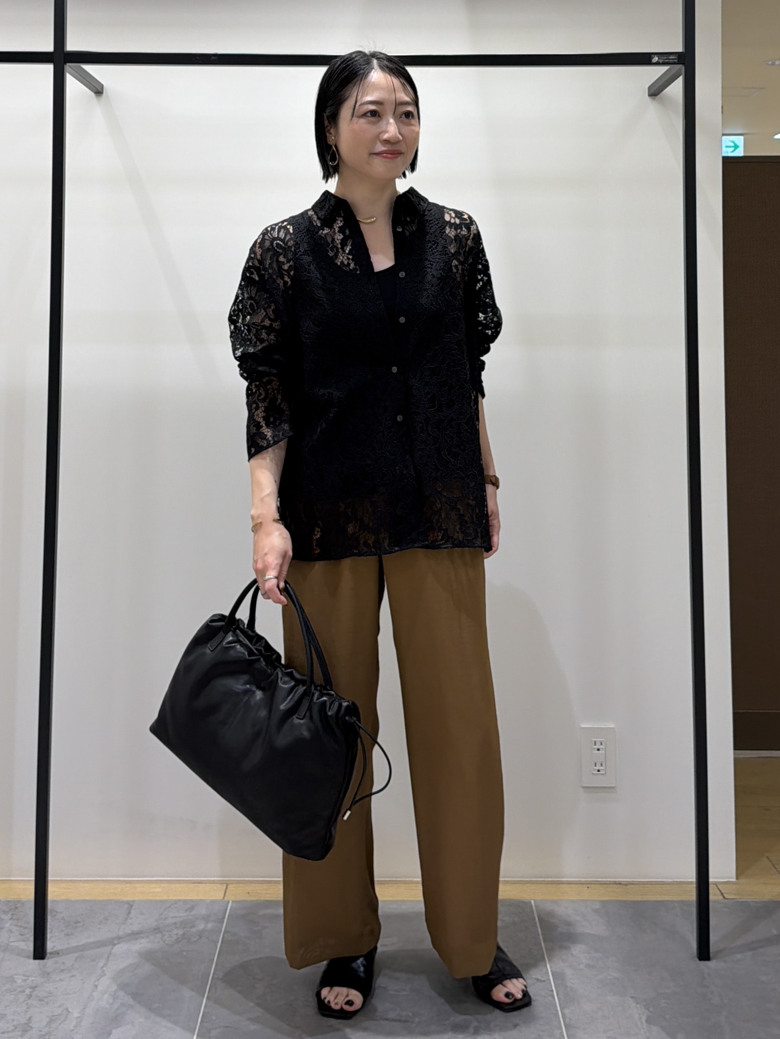 shihoさんの「INDIVI｜【洗える／トレンド】大人レースシャツ」を使ったコーディネート