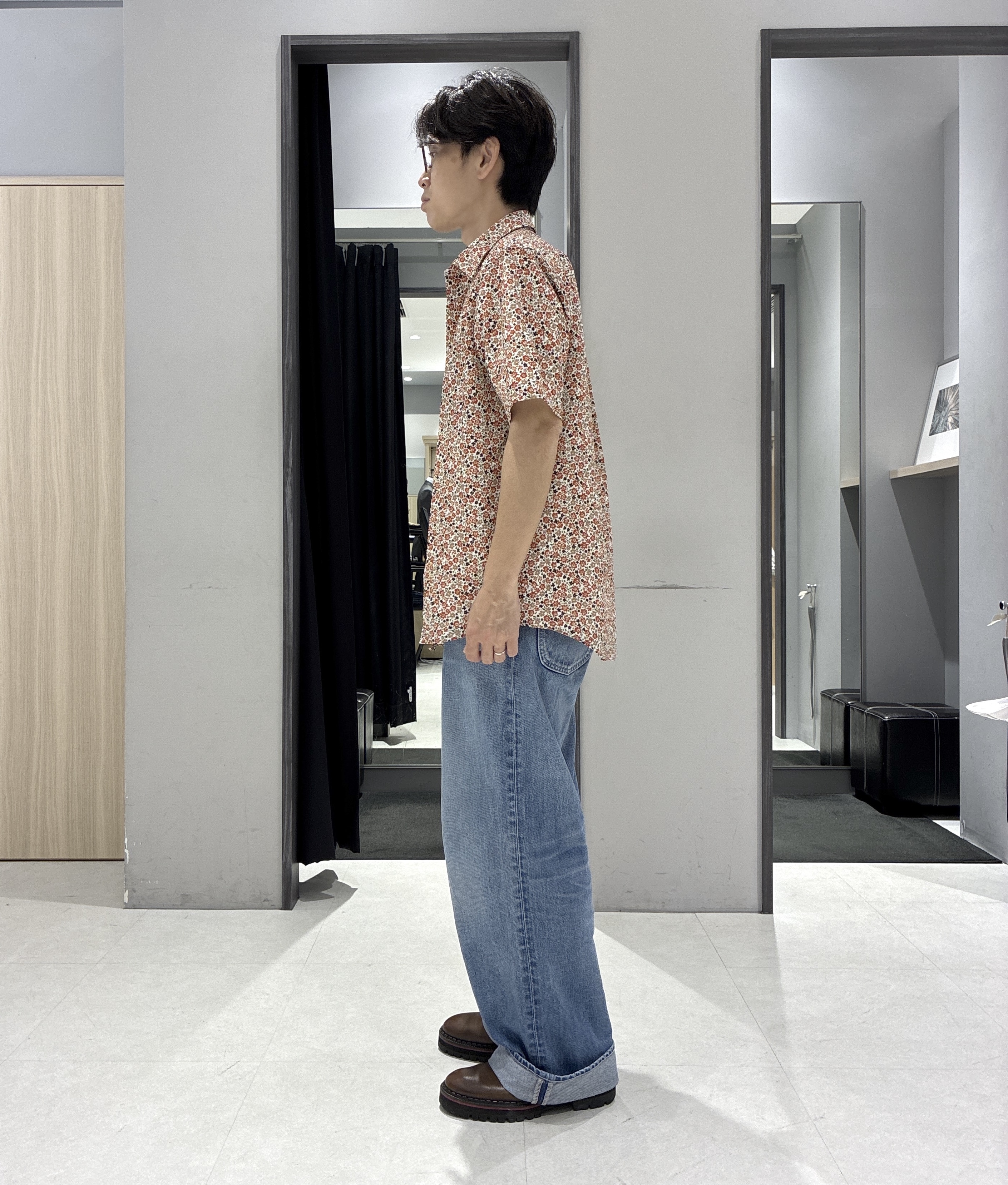 わいずみさんの「TAKEO KIKUCHI｜リップル小花シャツ」を使ったコーディネート