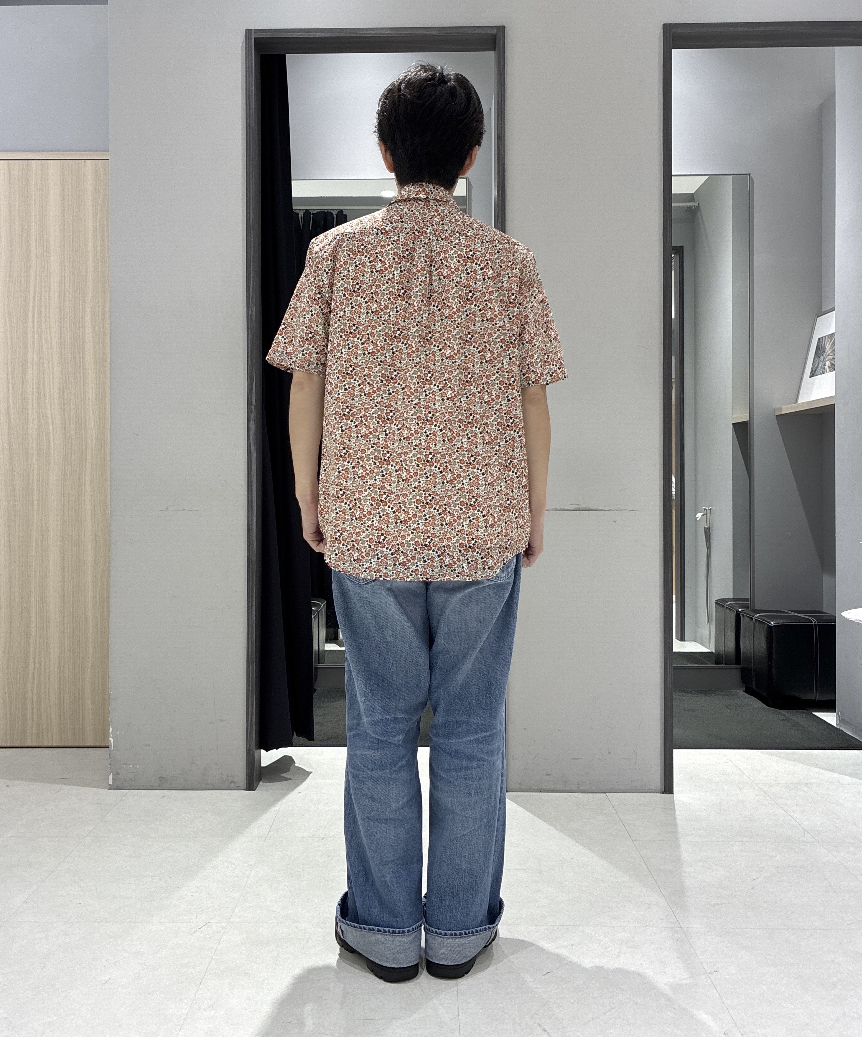 わいずみさんの「TAKEO KIKUCHI｜リップル小花シャツ」を使ったコーディネート