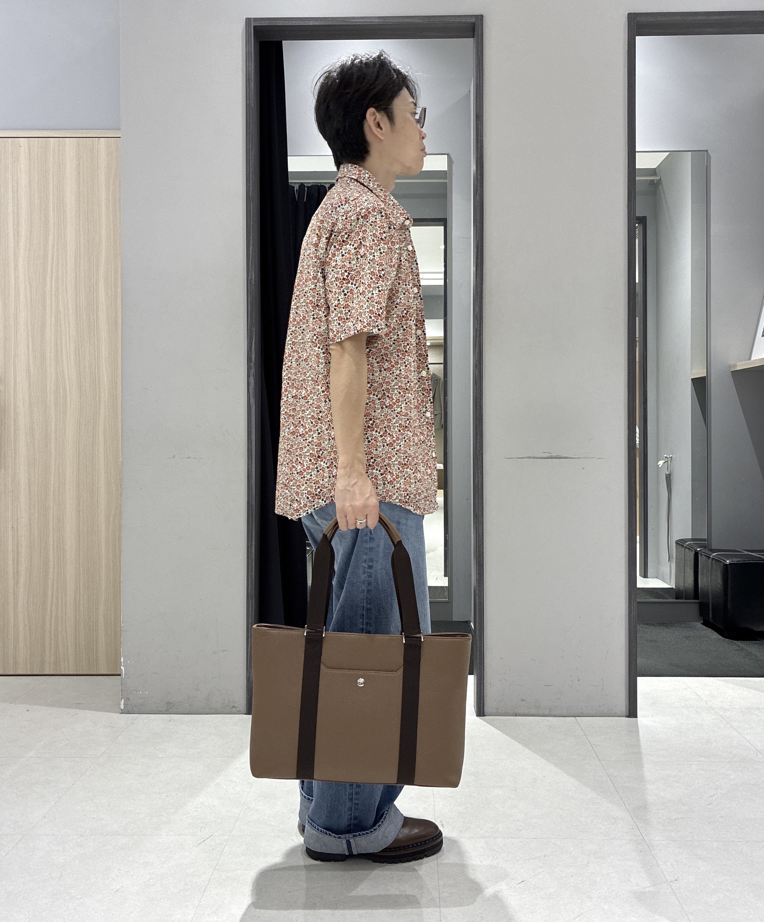 わいずみさんの「TAKEO KIKUCHI｜リップル小花シャツ」を使ったコーディネート