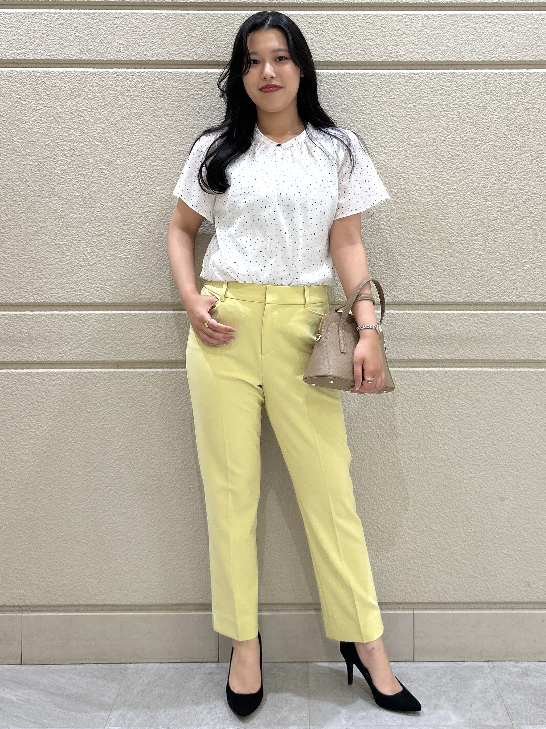 Momokaさんの「COUP DE CHANCE｜【手洗い可／日本製】ドット柄フロッキープリントブラウス」を使ったコーディネート