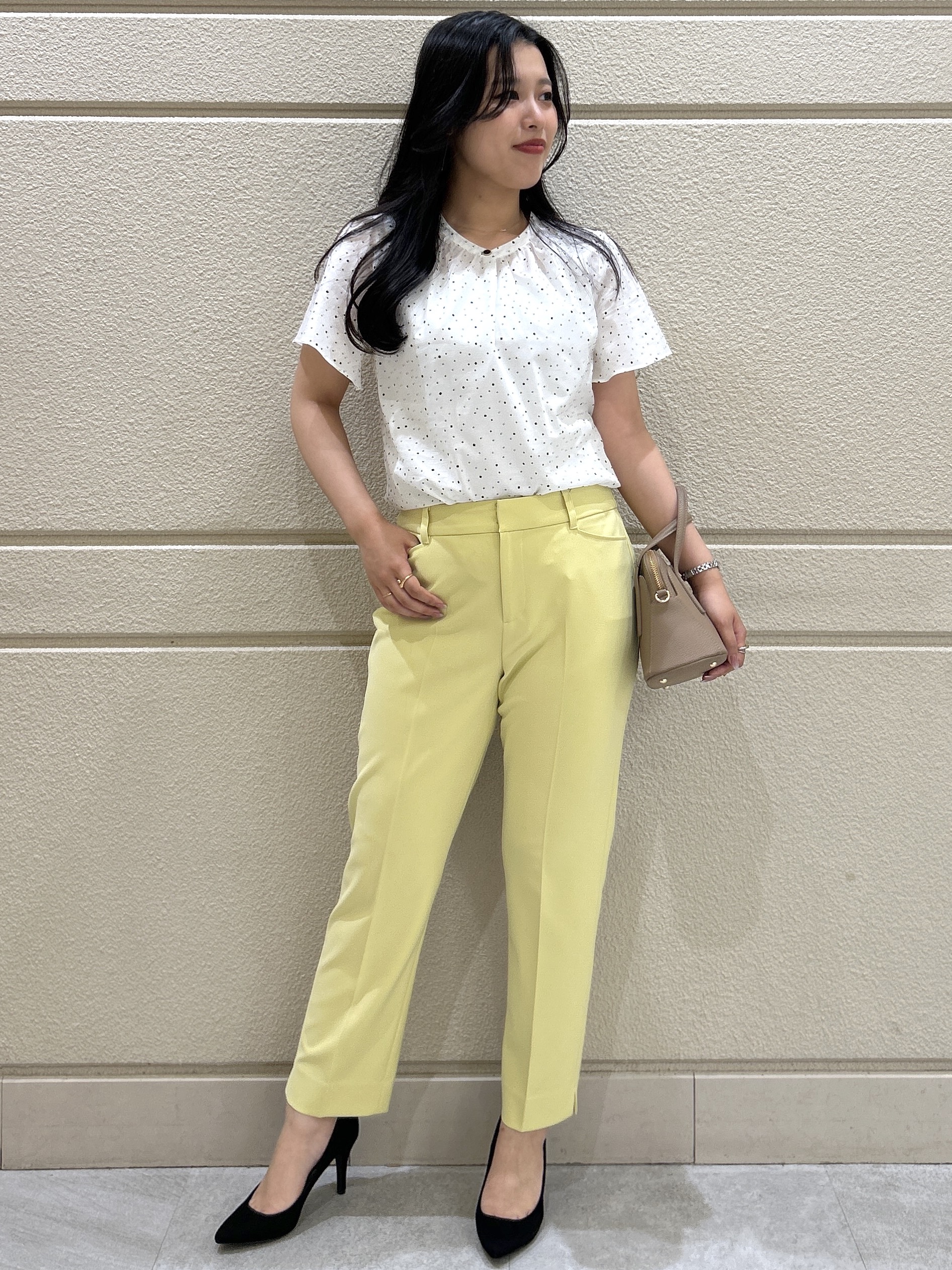 Momokaさんの「COUP DE CHANCE｜【手洗い可／日本製】ドット柄フロッキープリントブラウス」を使ったコーディネート