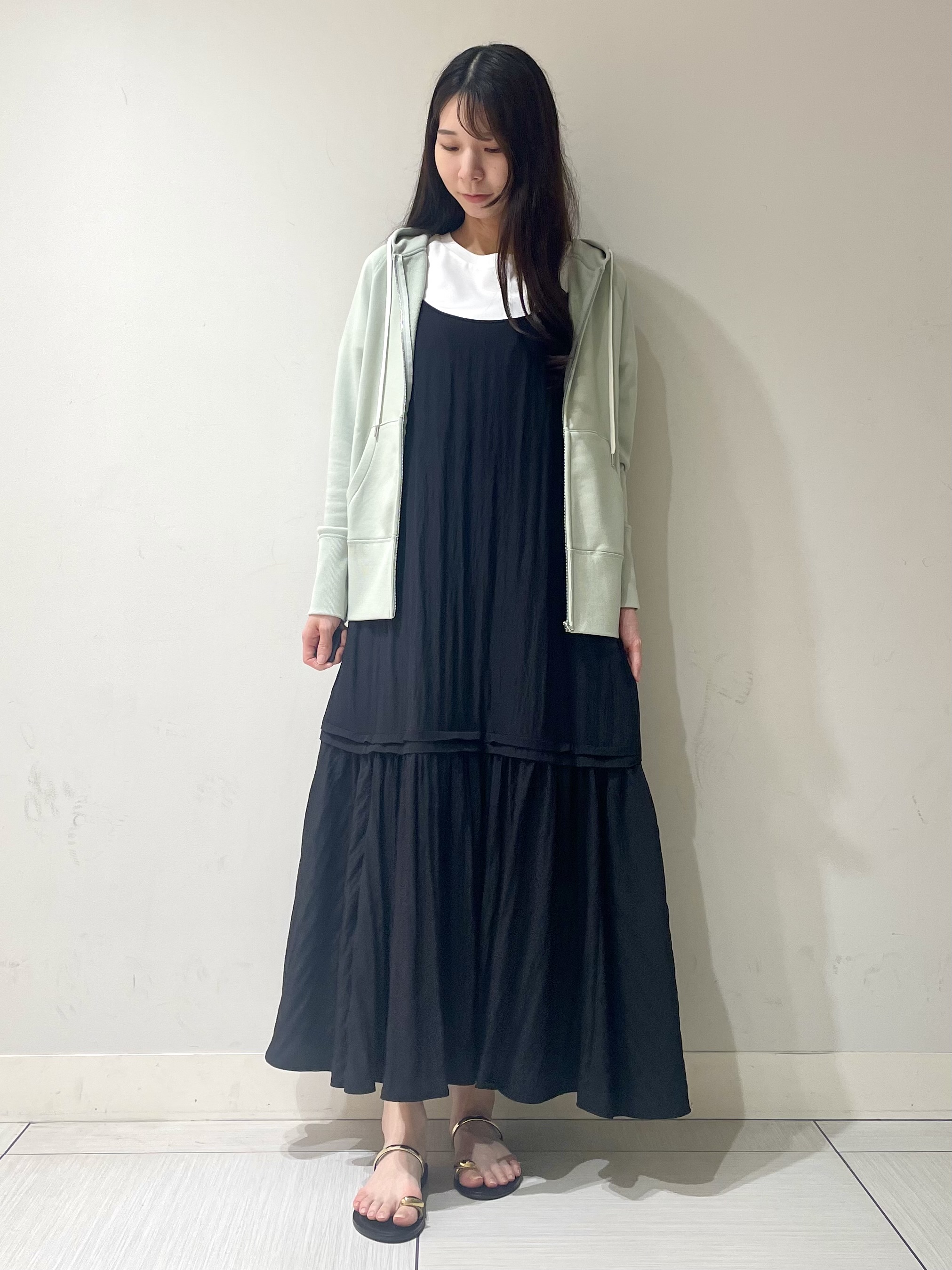 ことさんの「DRESSTERIOR｜【ウォッシャブル】ワッシャーボリュームフレアキャミワンピース」を使ったコーディネート