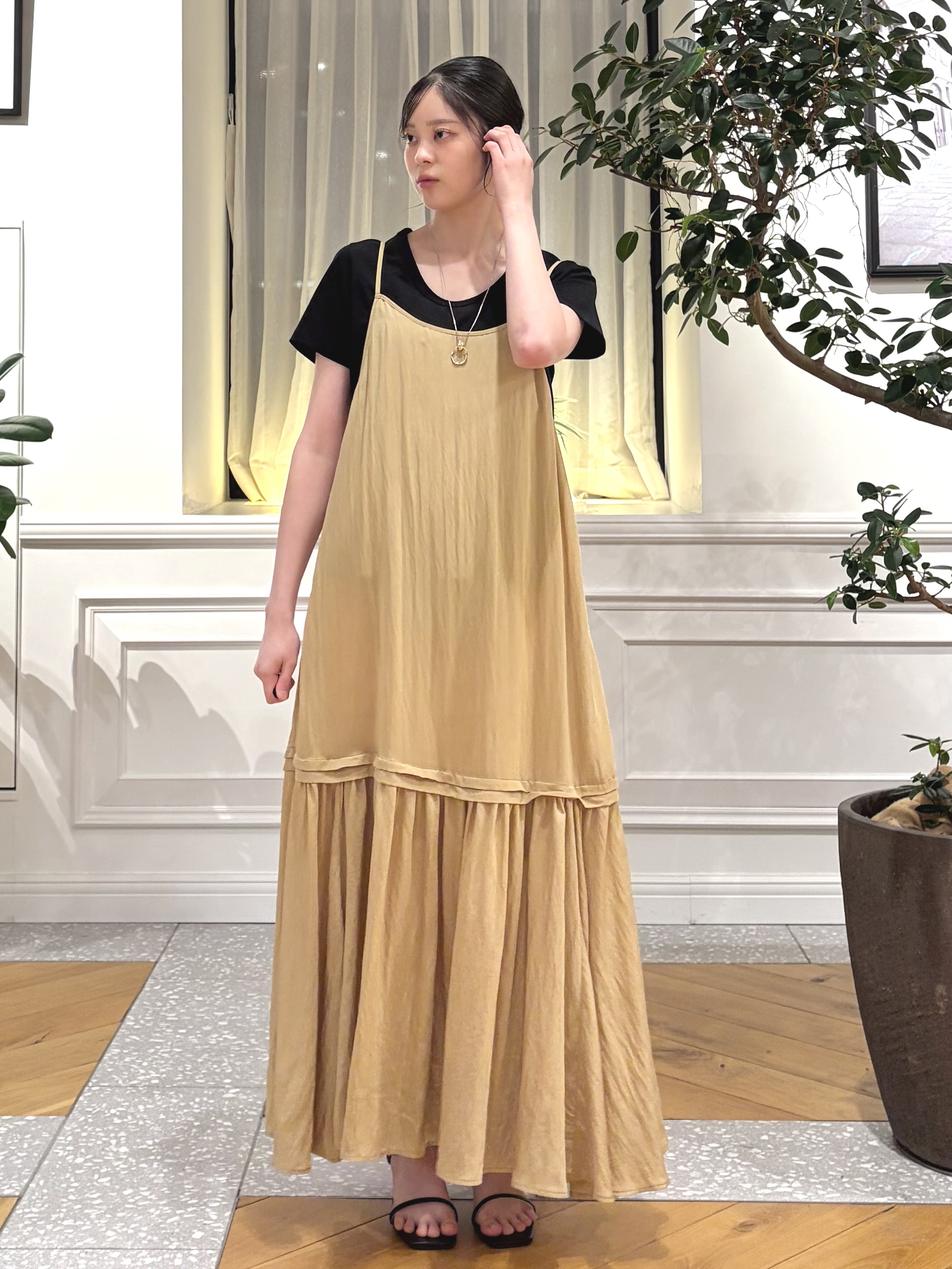 pupiさんの「DRESSTERIOR｜【接触冷感/抗菌防臭/UVカット】クールデオドラント UネックTシャツ」を使ったコーディネート