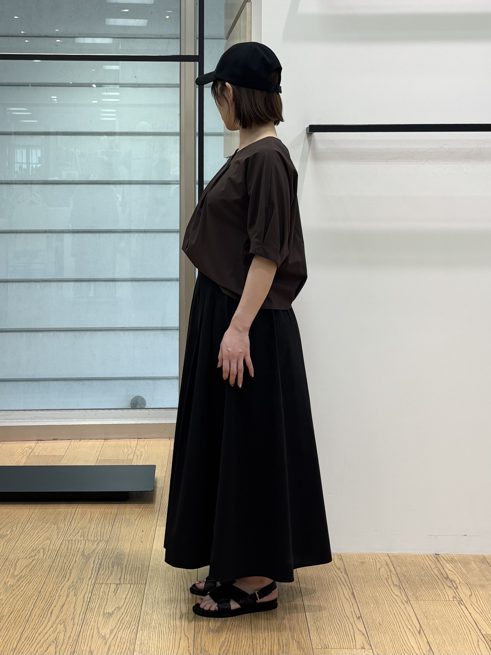 asamiさんの「INDIVI｜【撥水／UVカット】タックデザインブラウス」を使ったコーディネート