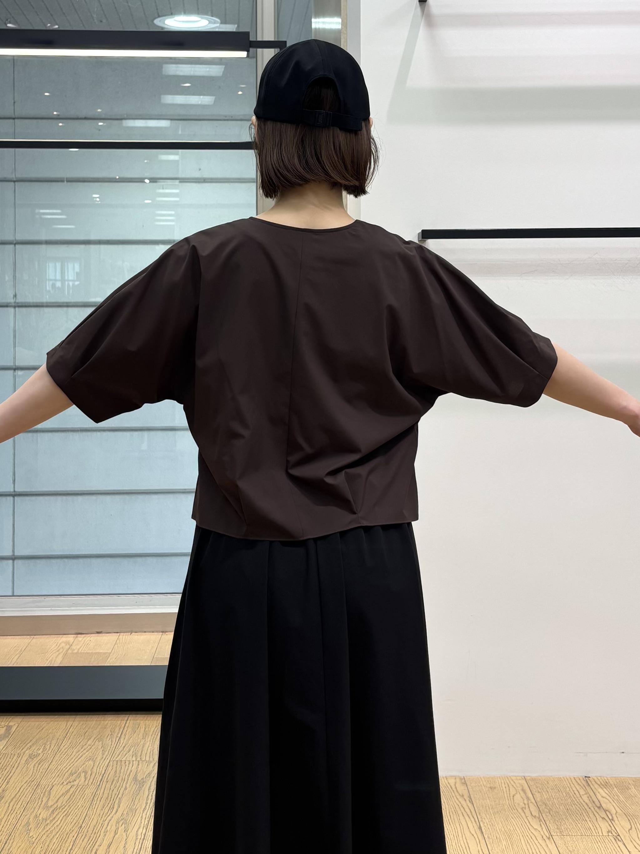asamiさんの「INDIVI｜【撥水／UVカット】タックデザインブラウス」を使ったコーディネート