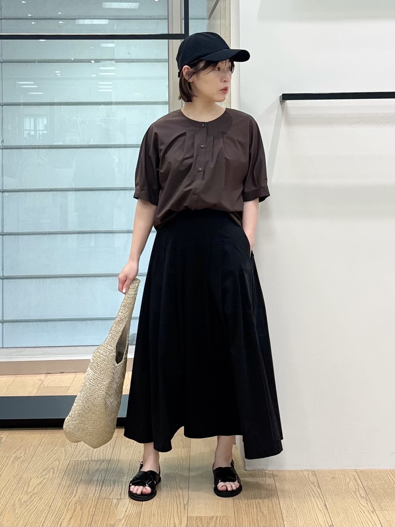 asamiさんの「INDIVI｜【撥水／UVカット】タックデザインブラウス」を使ったコーディネート