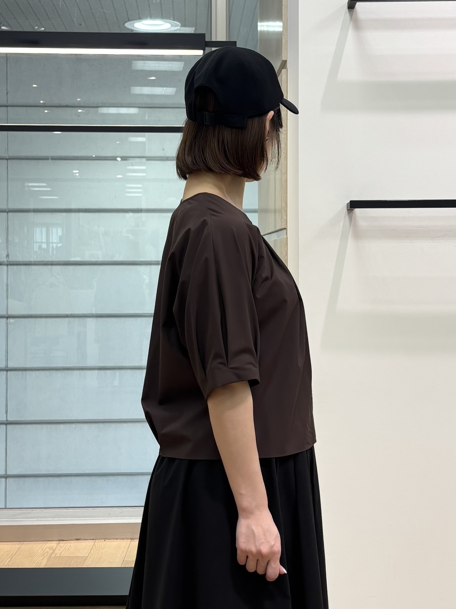 asamiさんの「INDIVI｜【撥水／UVカット】タックデザインブラウス」を使ったコーディネート