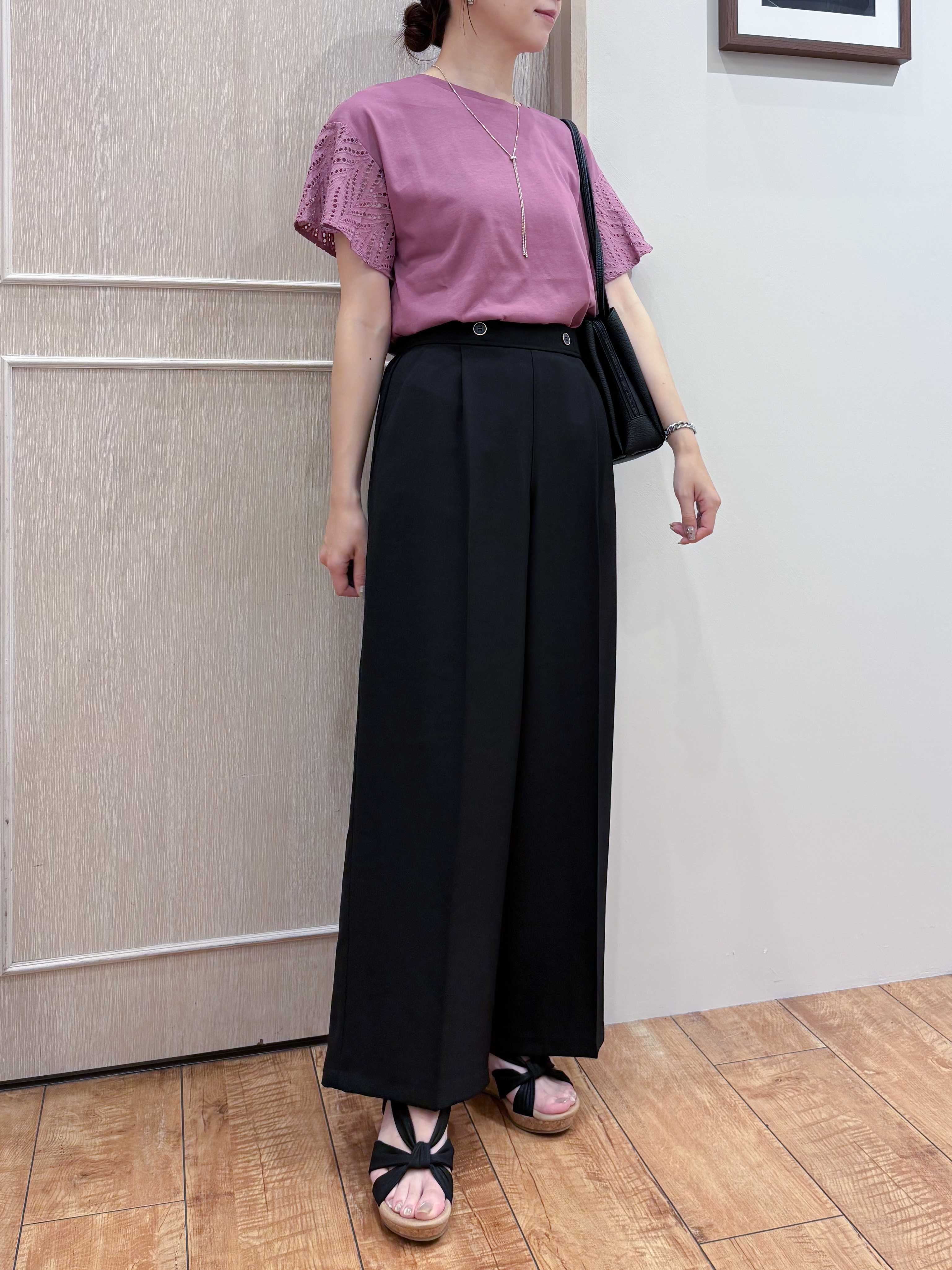 なみさんの「SHOO･LA･RUE｜【汗じみ防止/ひんやり/S-LL】レースが華やか お袖フレアTシャツ」を使ったコーディネート