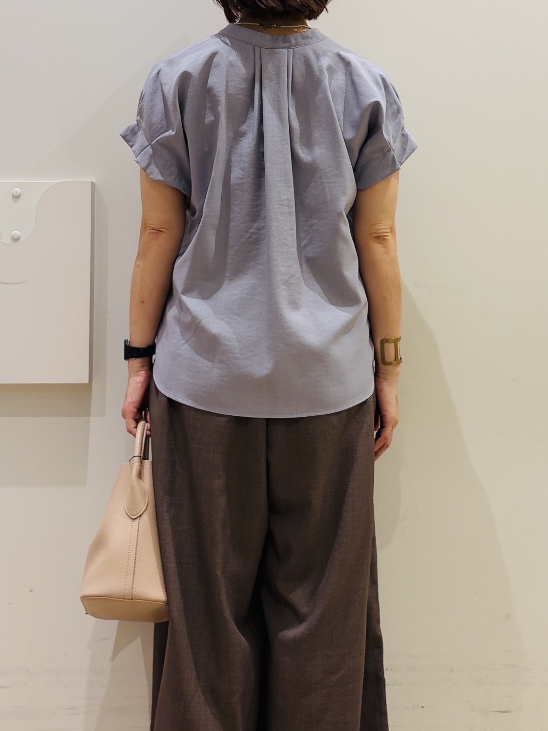 YUKOさんの「index｜【接触冷感／吸水速乾】タックスキッパーブラウス《防シワ／イージーアイロン／洗濯機OK／9col》」を使ったコーディネート