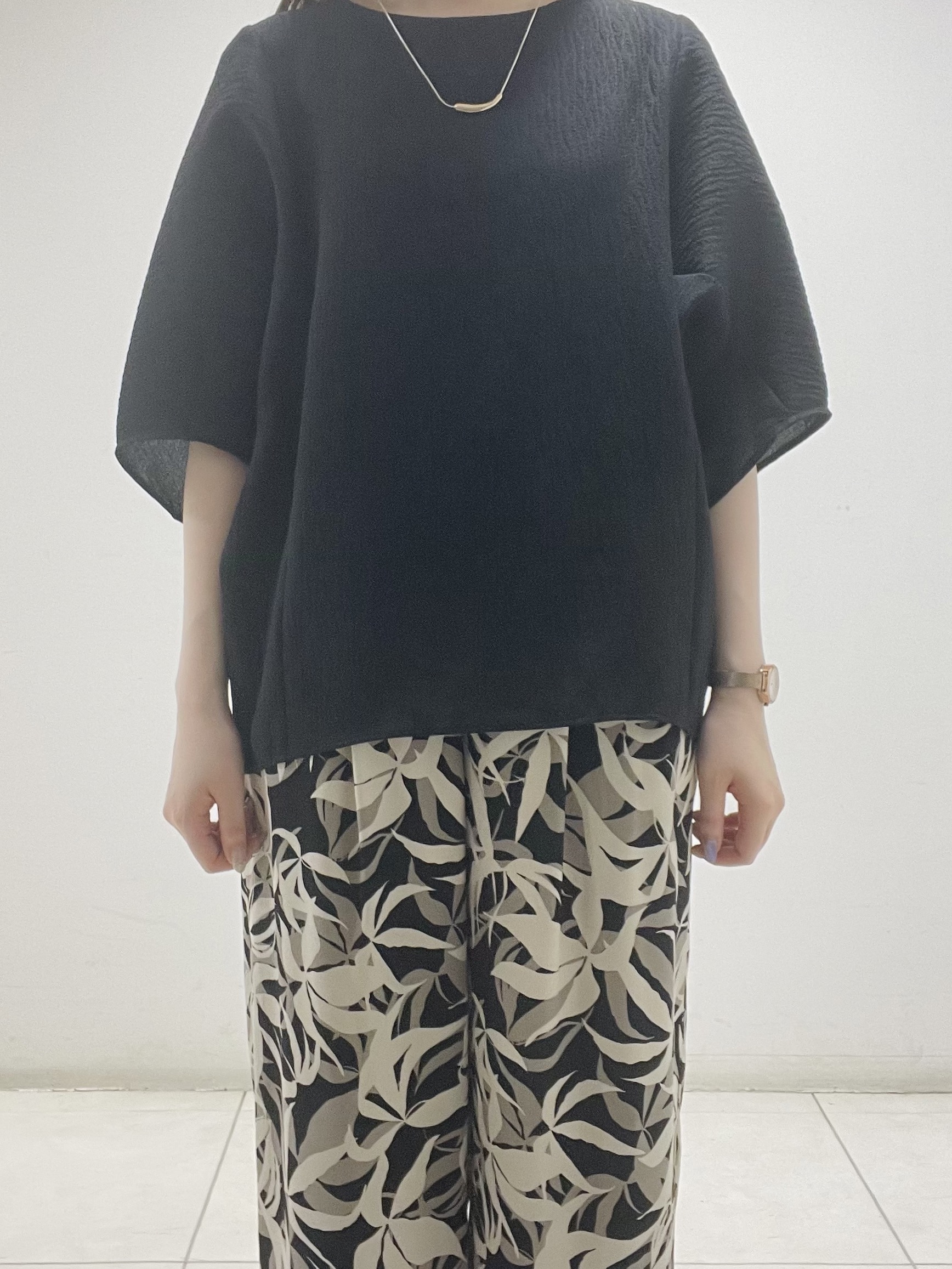 mさんの「INDIVI｜【華奢見え】ジャカード ドルマントップス」を使ったコーディネート