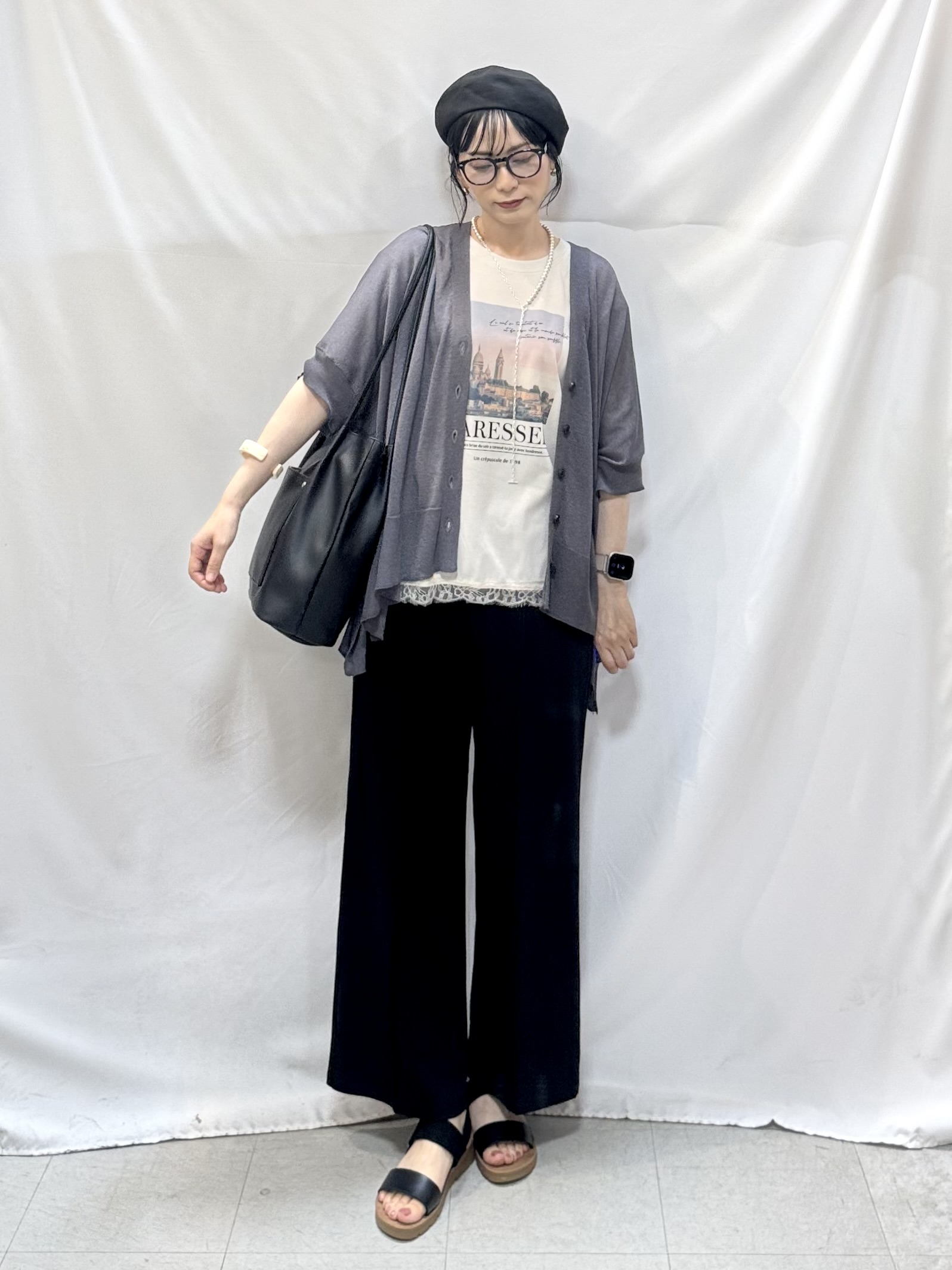 𝐇𝐢𝐫𝐨𝐦𝐢さんの「SHOO･LA･RUE｜【洗濯機可/体型カバー】上品ラメがきらめく シアーポンチョ風カーディガン」を使ったコーディネート
