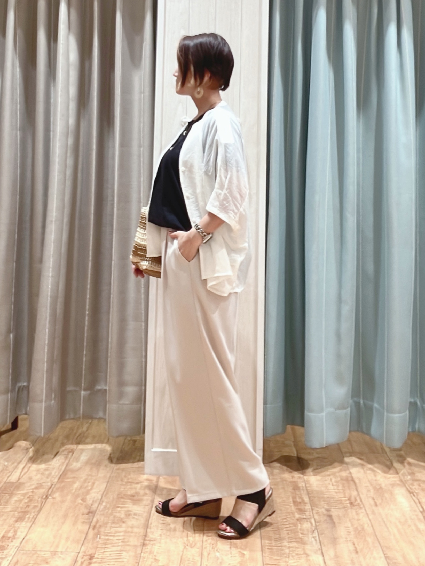 aaamiさんの「SHOO･LA･RUE｜【洗濯機可/選べる6色】風合いを楽しむ 楊柳シアーゆったりドルマンブラウス」を使ったコーディネート
