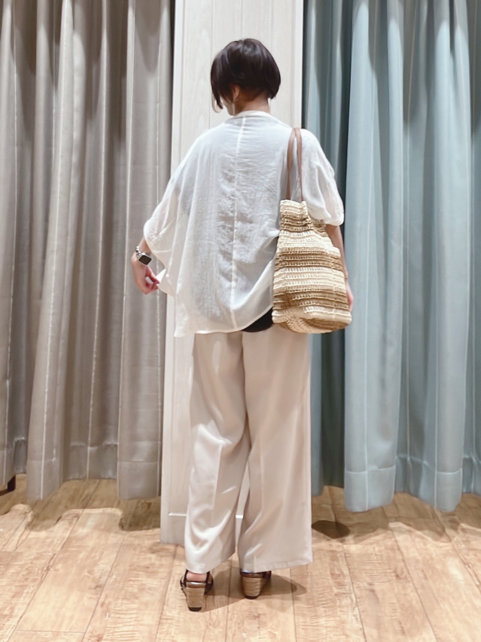 aaamiさんの「SHOO･LA･RUE｜【洗濯機可/選べる6色】風合いを楽しむ 楊柳シアーゆったりドルマンブラウス」を使ったコーディネート