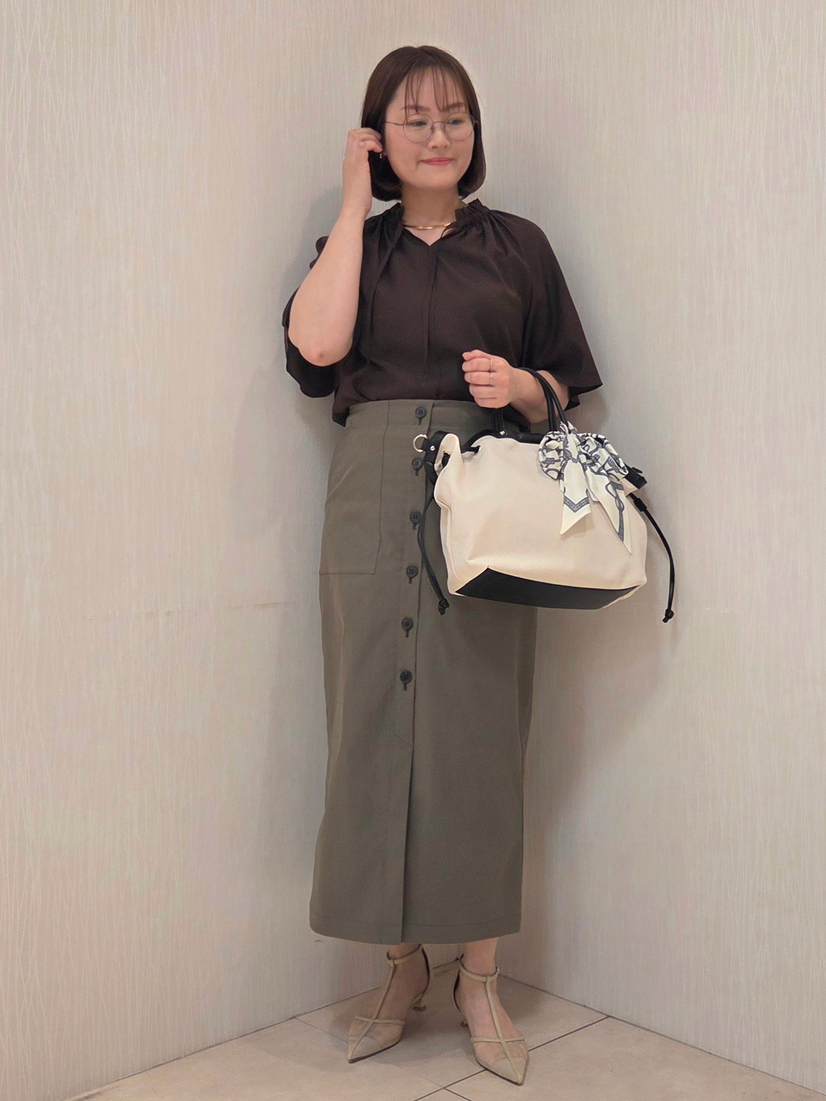 naokoさんの「UNTITLED｜【シアー/首元フリル】シルキーシフォンブラウス」を使ったコーディネート
