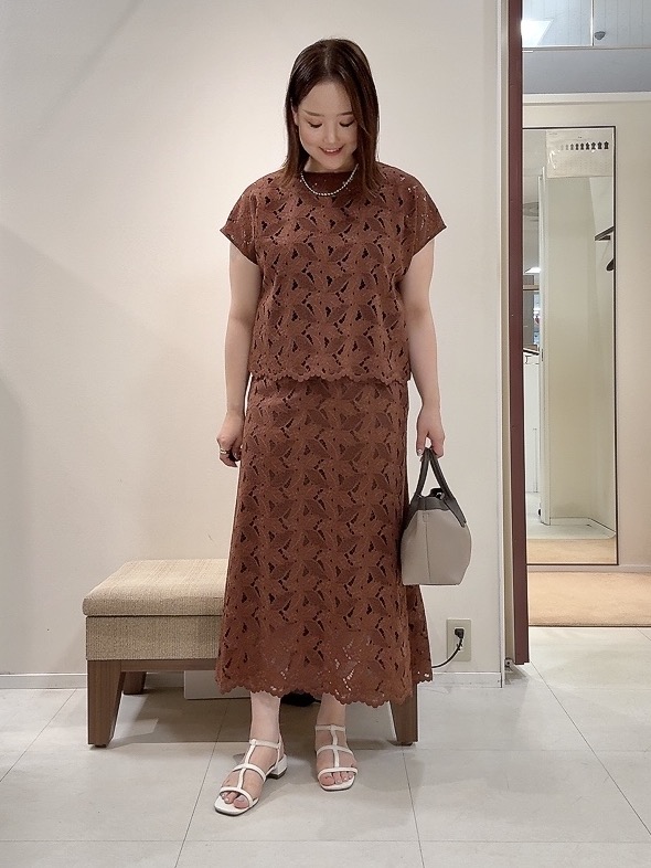YUIさんの「UNTITLED｜【セットアップ可能】リーフレースブラウス」を使ったコーディネート