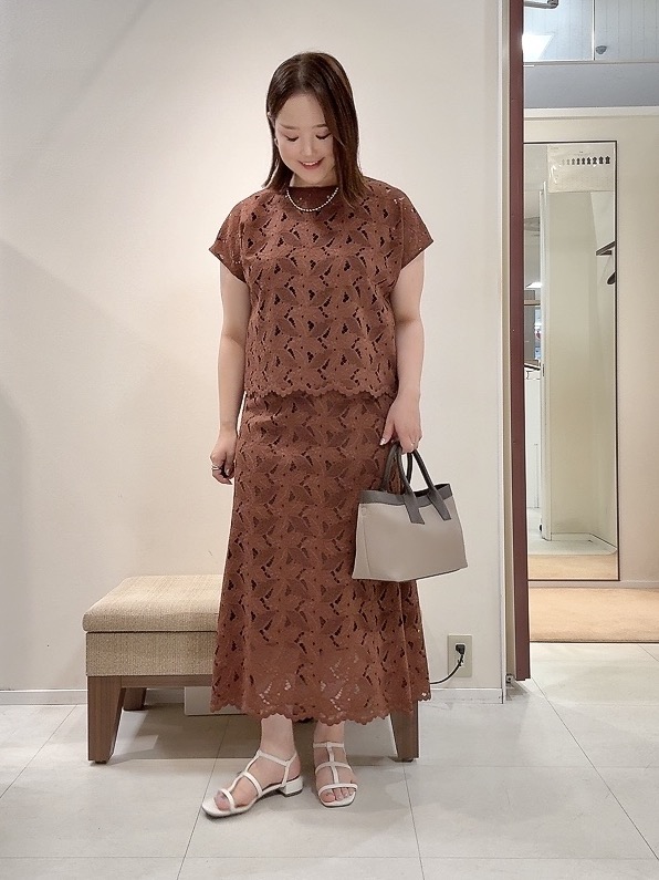 YUIさんの「UNTITLED｜【セットアップ可能】リーフレースブラウス」を使ったコーディネート