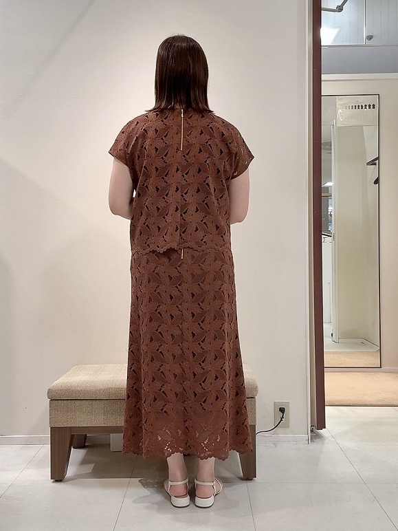 YUIさんの「UNTITLED｜【セットアップ可能】リーフレースブラウス」を使ったコーディネート