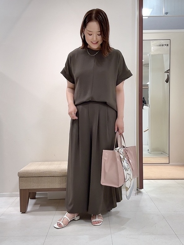 YUIさんの「UNTITLED｜【前後2WAY/はっ水/セットアップ可】リラクシーフレンチスリーブブラウス」を使ったコーディネート