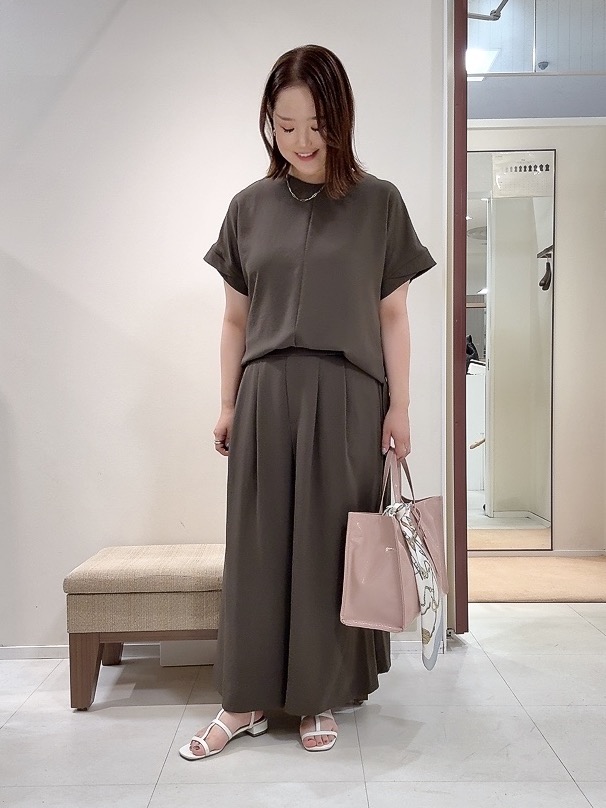 YUIさんの「UNTITLED｜【前後2WAY/はっ水/セットアップ可】リラクシーフレンチスリーブブラウス」を使ったコーディネート