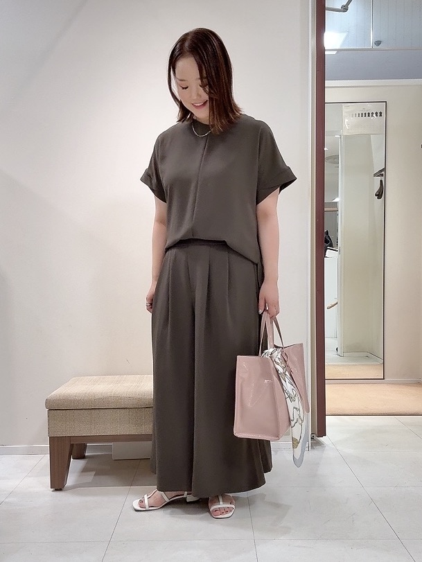 YUIさんの「UNTITLED｜【前後2WAY/はっ水/セットアップ可】リラクシーフレンチスリーブブラウス」を使ったコーディネート