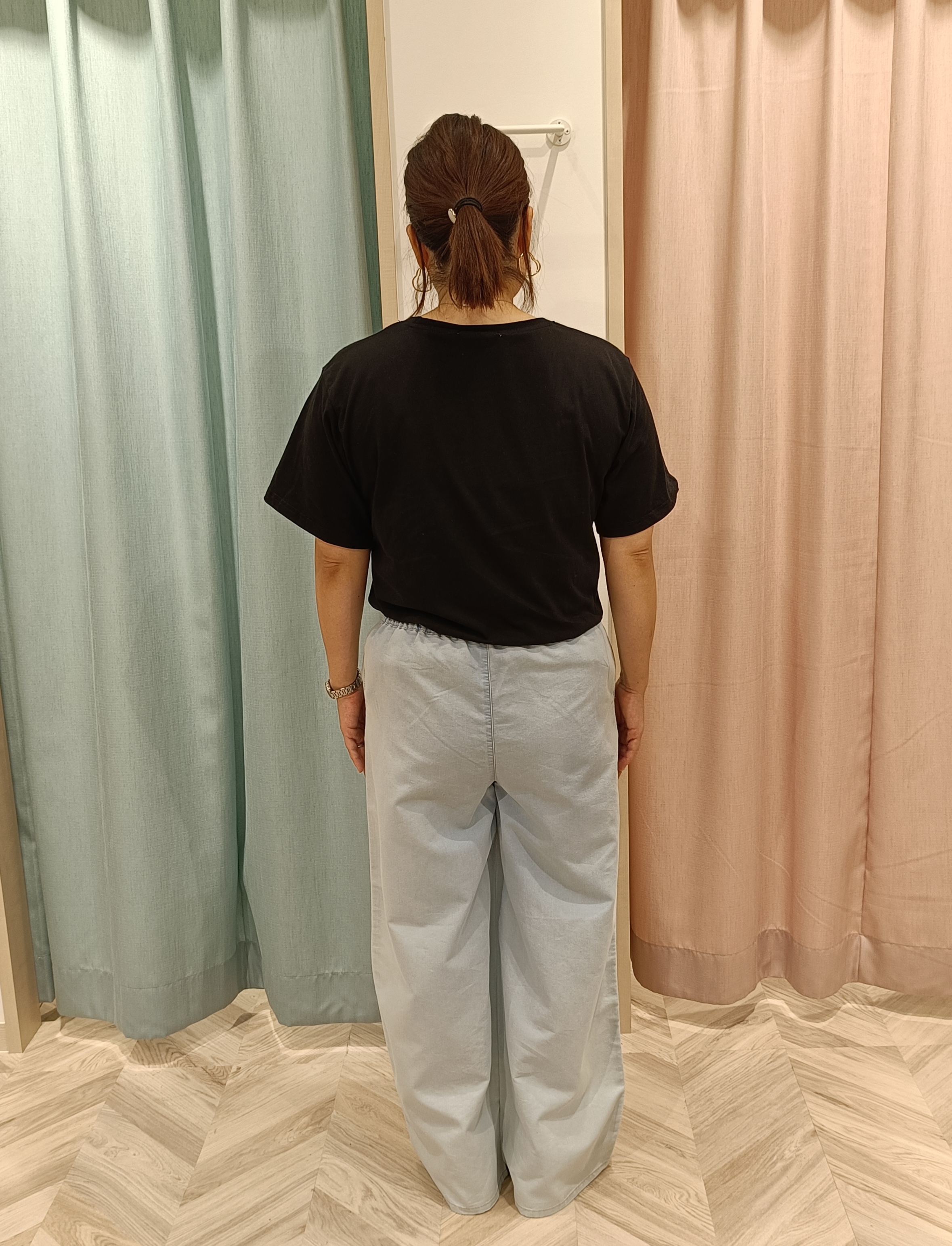 カオリさんの「SHOO･LA･RUE｜【ひんやり/洗濯機可/S-LL】夏に快適サラサラ感 大人のひんやりプリントTシャツ」を使ったコーディネート