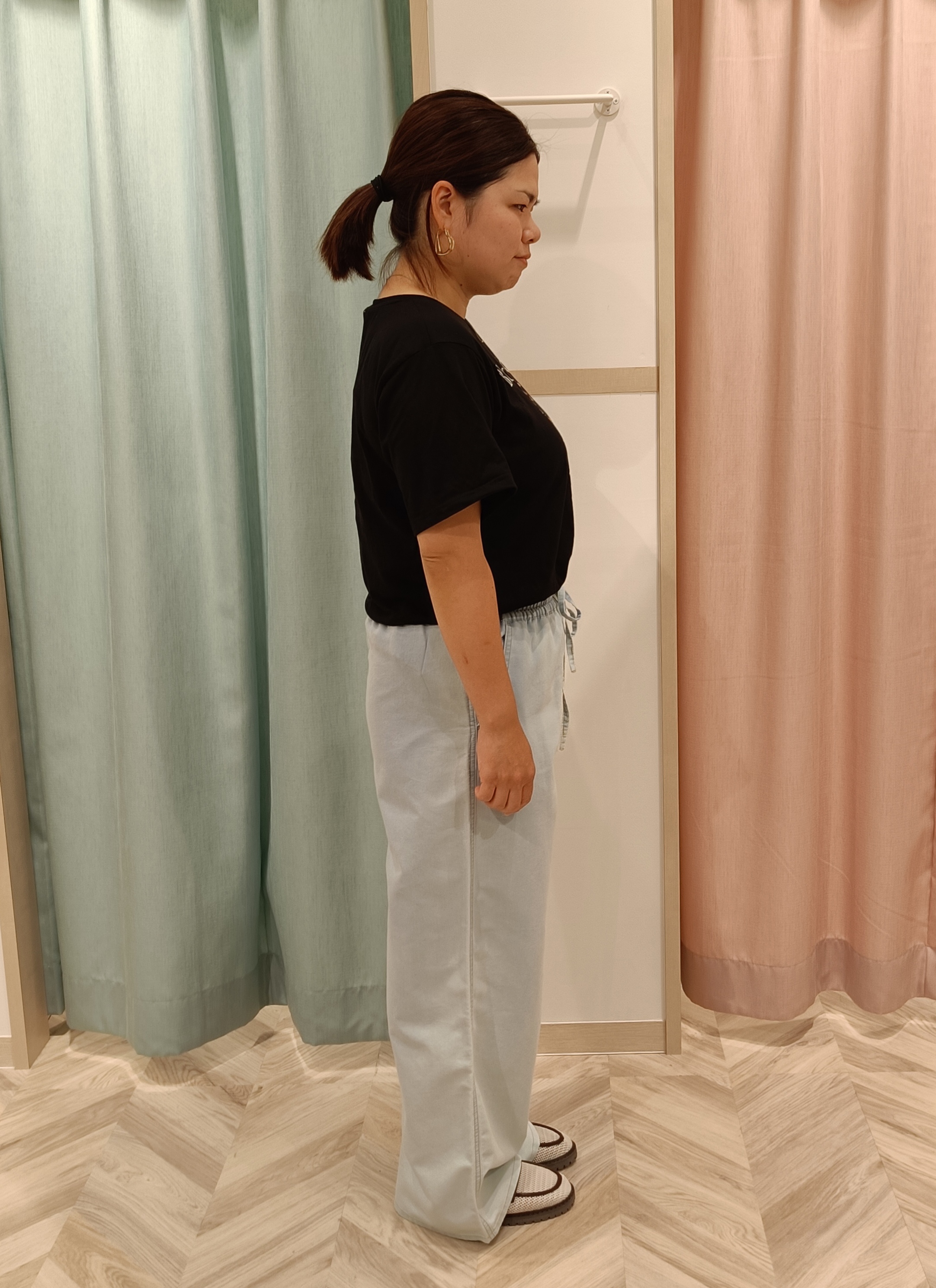 カオリさんの「SHOO･LA･RUE｜【ひんやり/洗濯機可/S-LL】夏に快適サラサラ感 大人のひんやりプリントTシャツ」を使ったコーディネート