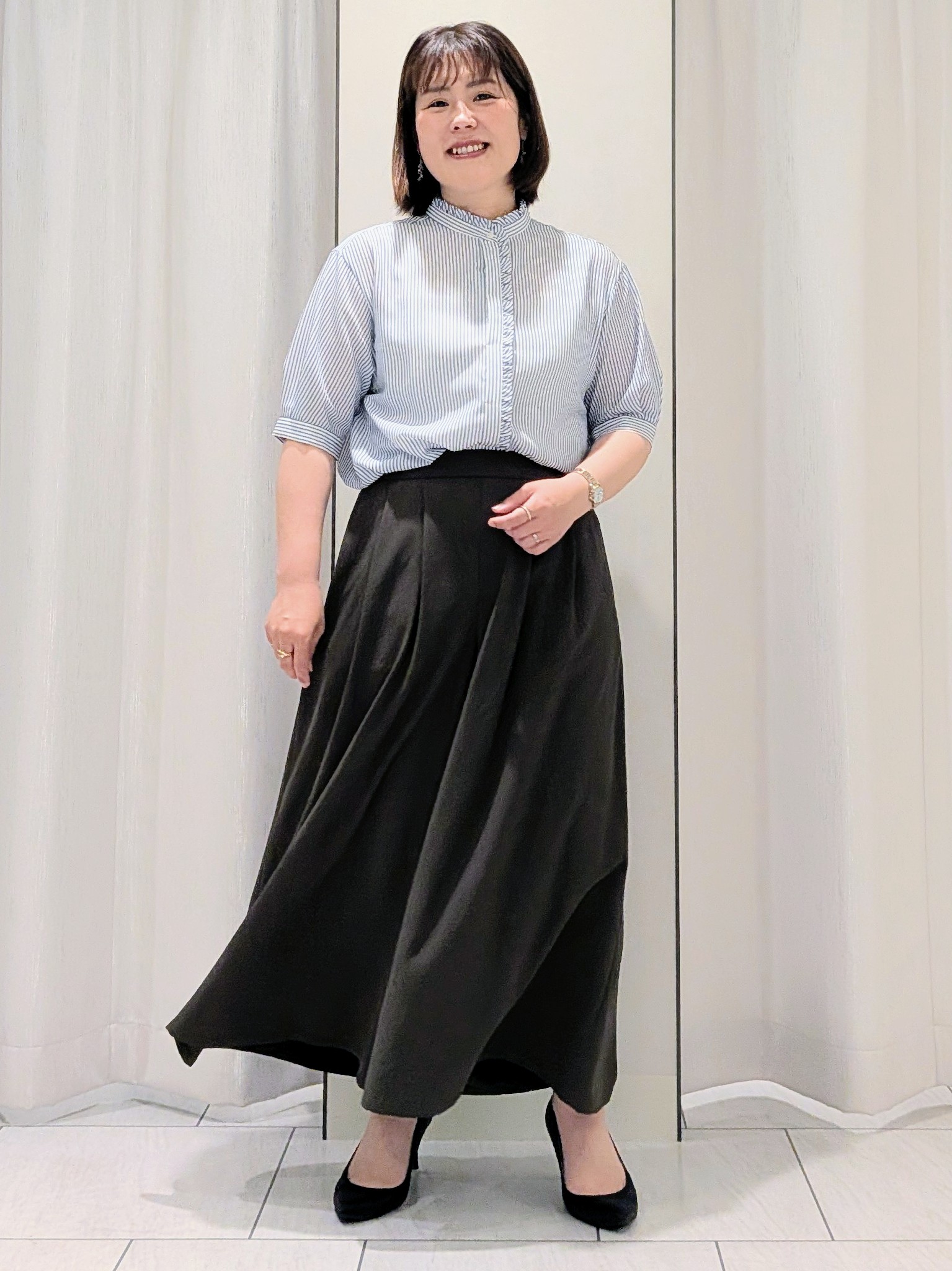 Onumaさんの「UNTITLED｜【接触冷感/通気性/洗える】スタンドカラーフリルブラウス」を使ったコーディネート