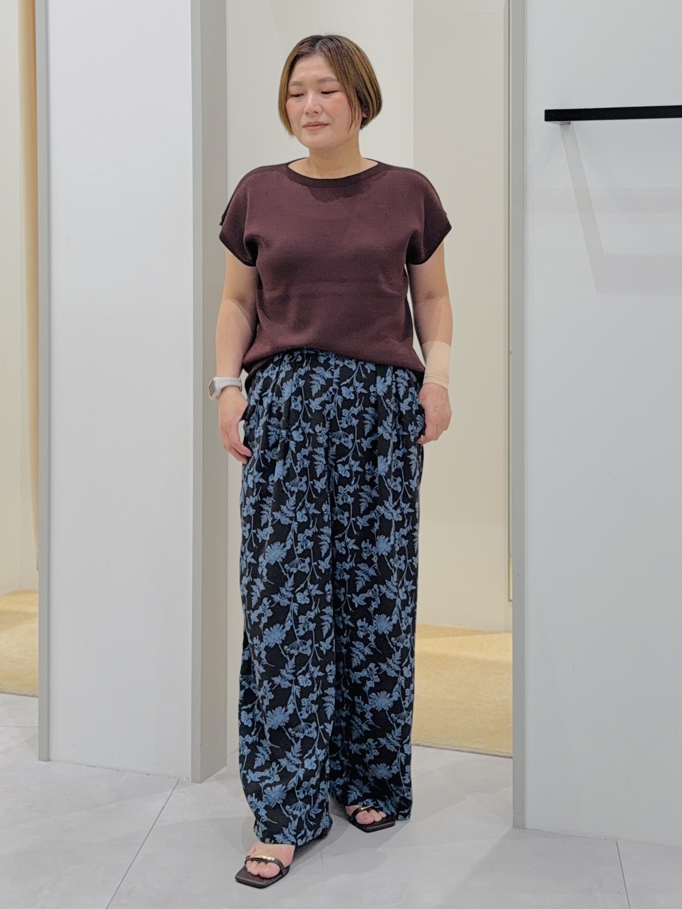 タナさんの「THE SHOP TK｜【S-XL/ひんやりタッチ】多機能フレンチスリーブニット 洗濯機OK/UVケア/毛玉になりにくい」を使ったコーディネート